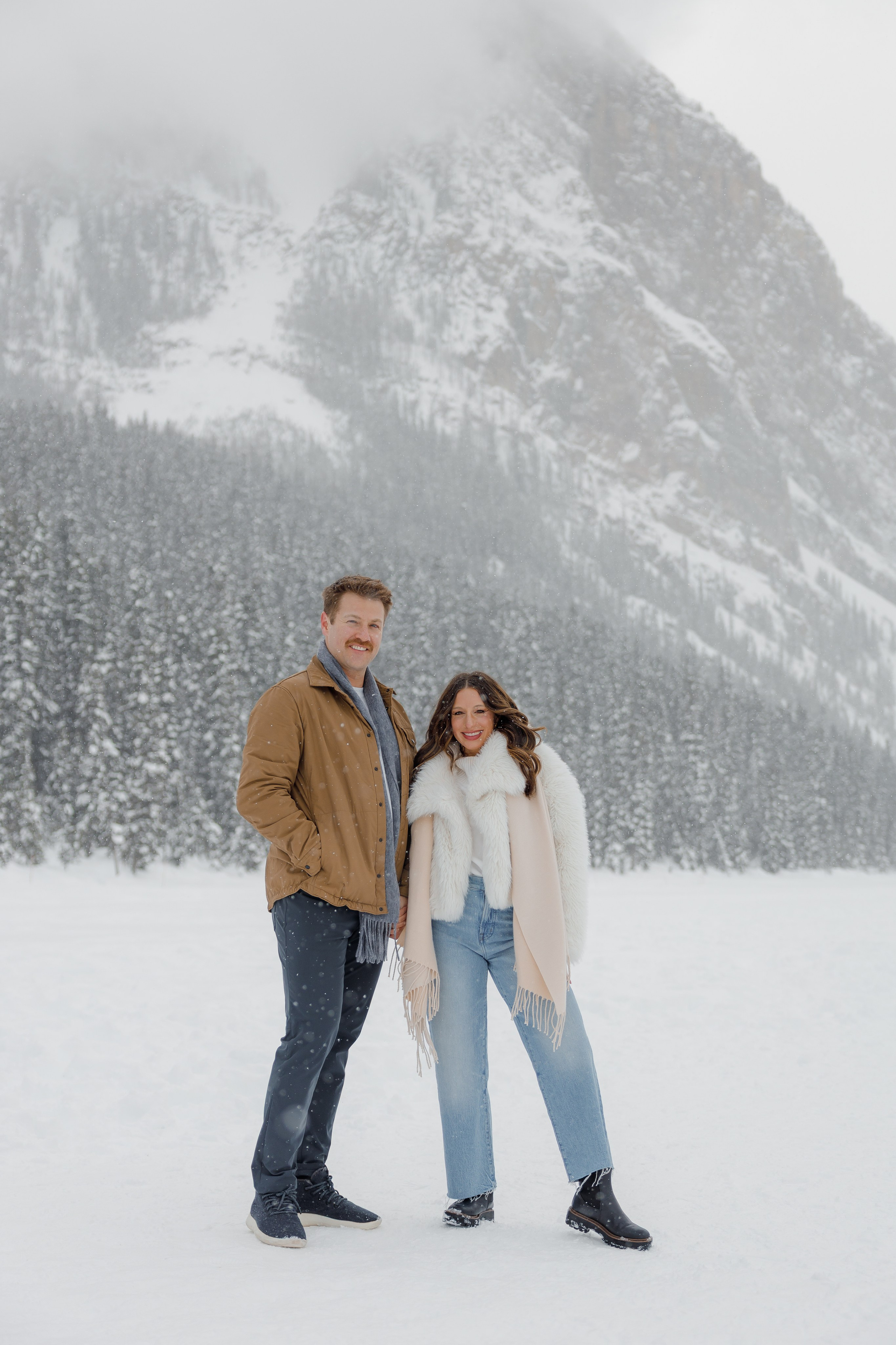 Lake Louise engagement session. Photographer Elvira Hryshchenko