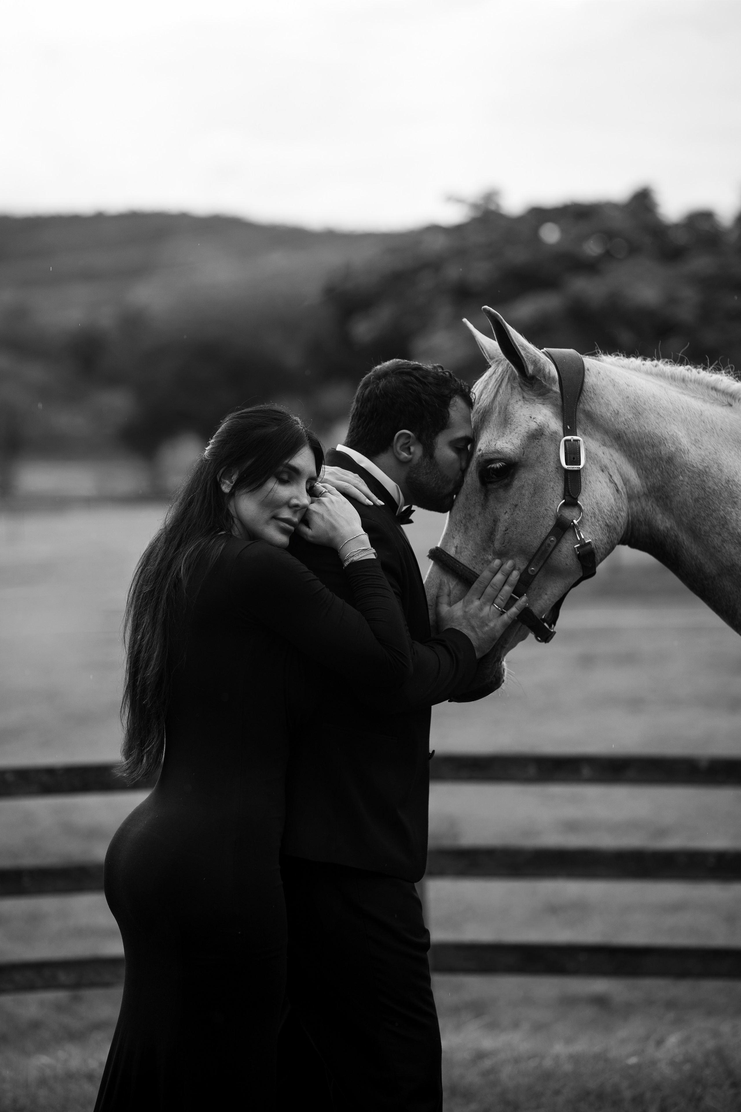 Pré-Wedding Sara e Rafael no Campo em Minas Gerais com Estética Editorial | Edu e Josi Fotografia