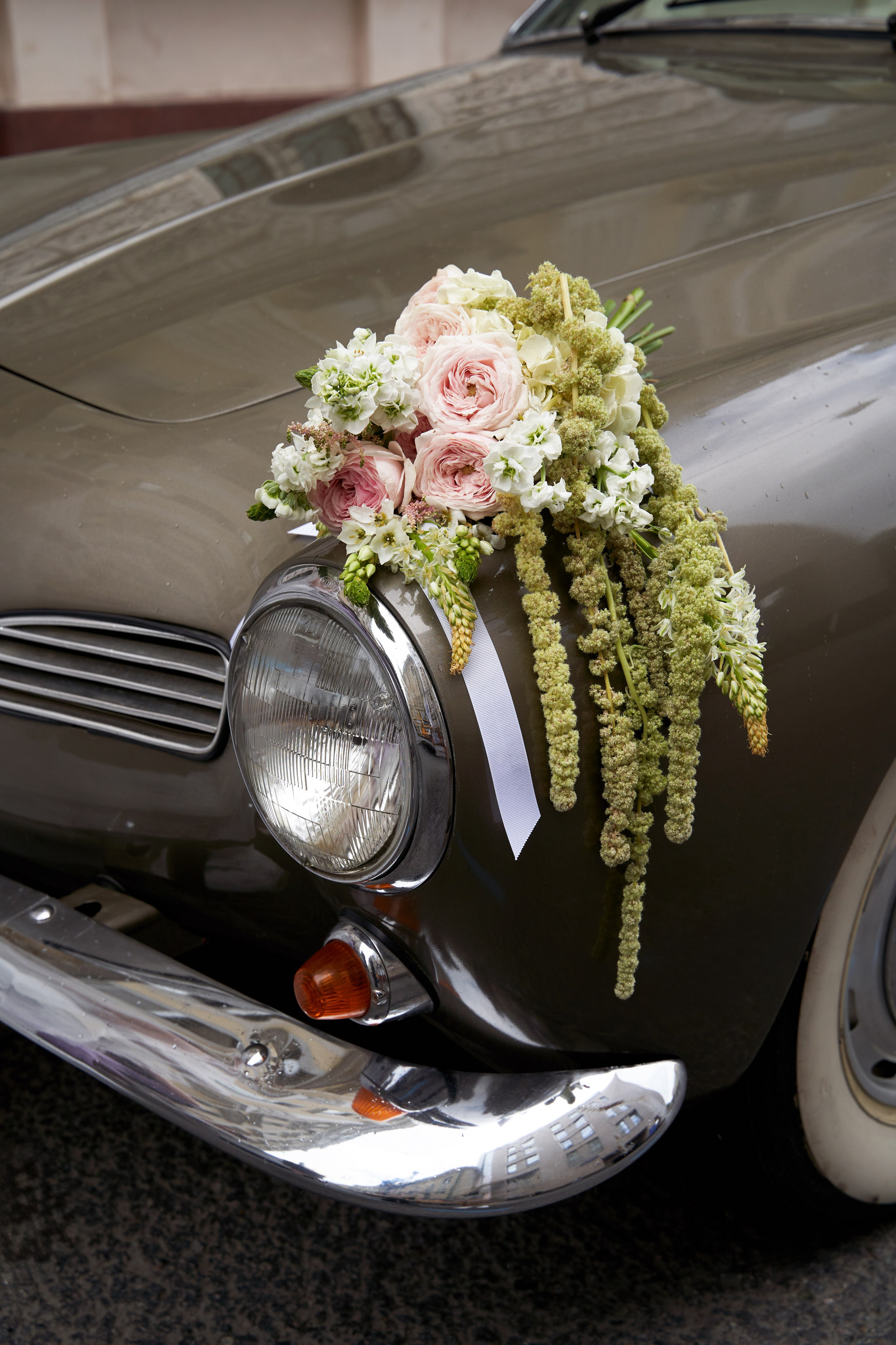 Wedding Portraits in a Vintage Convertible. Anna & Bogdan. Wedding & Portrait Photographer in Cancun, Tulum & Mexico City — Elena Ruzgis