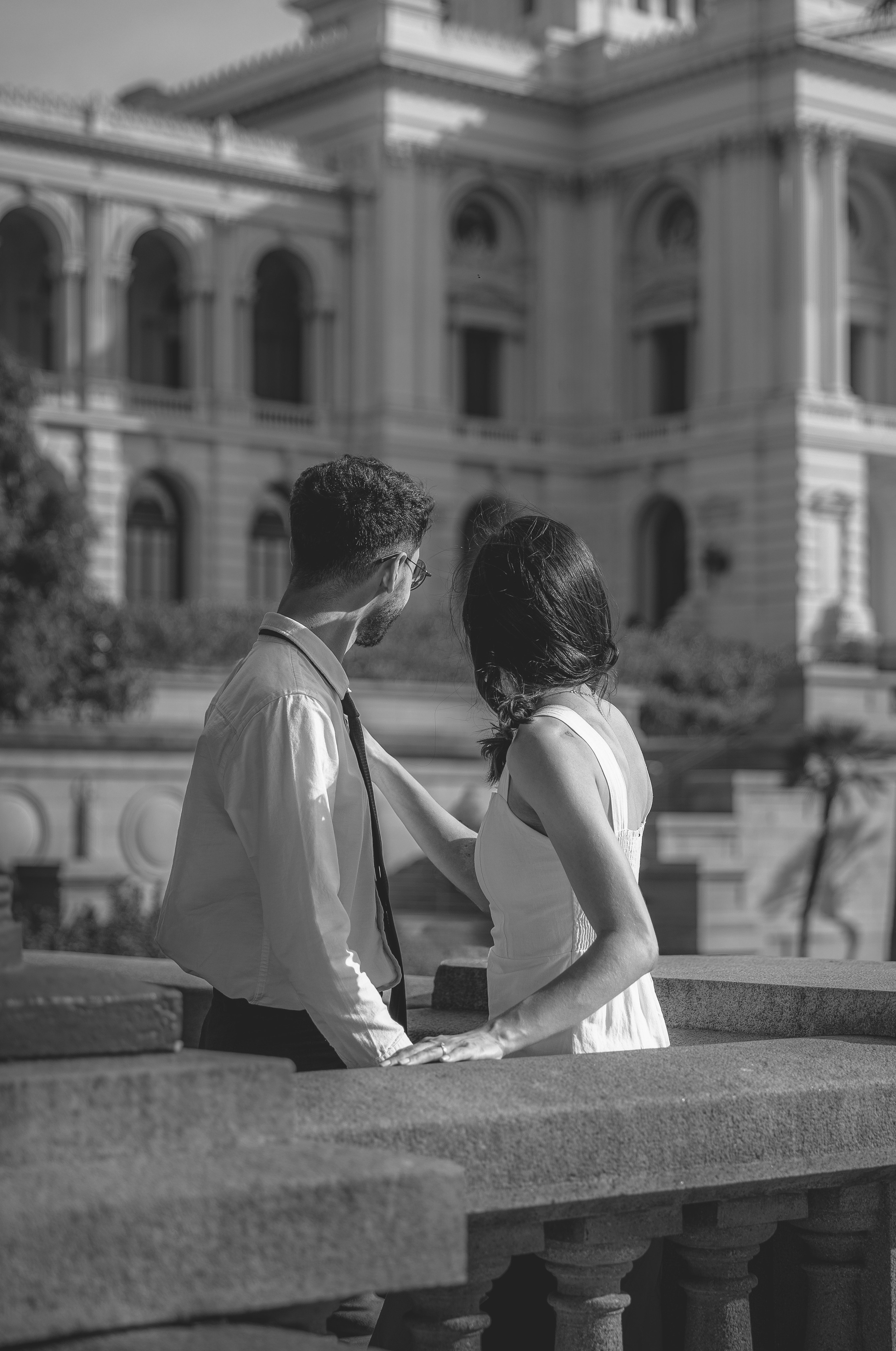 Ensaio feminino no Parque da Independência, São Paulo, unindo natureza, arquitetura e fotografia profissional. Retratos que destacam beleza, personalidade e autoestima.