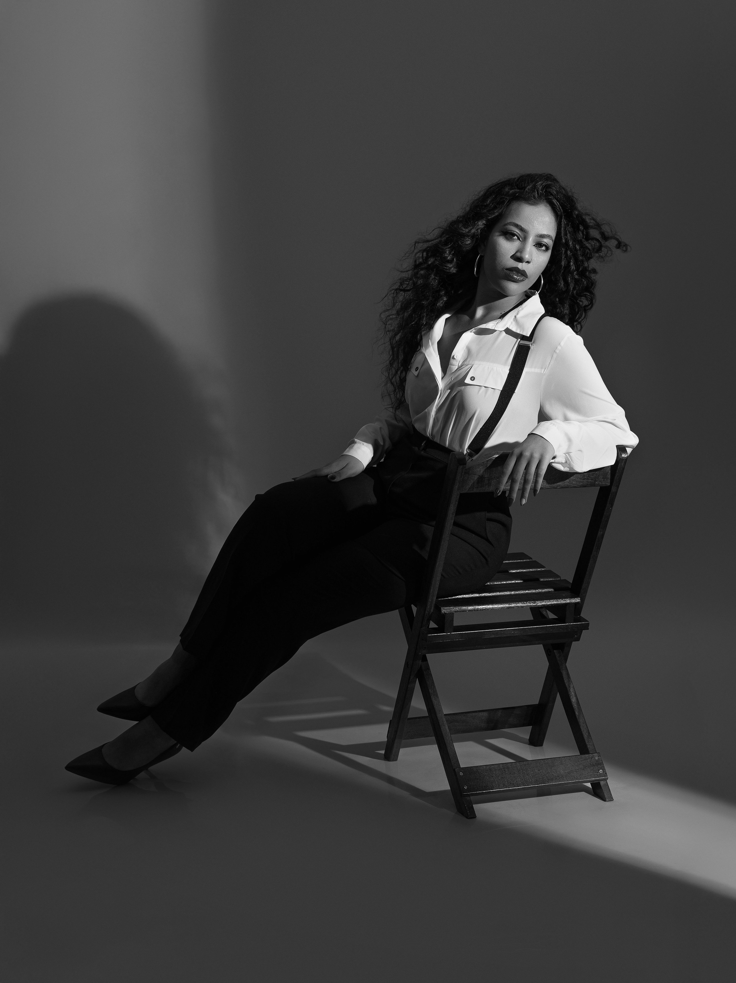 Fotografia pessoal em estúdio em São Paulo para quem deseja se enxergar de uma nova forma. Retratos femininos que valorizam autoestima, personalidade e autenticidade.