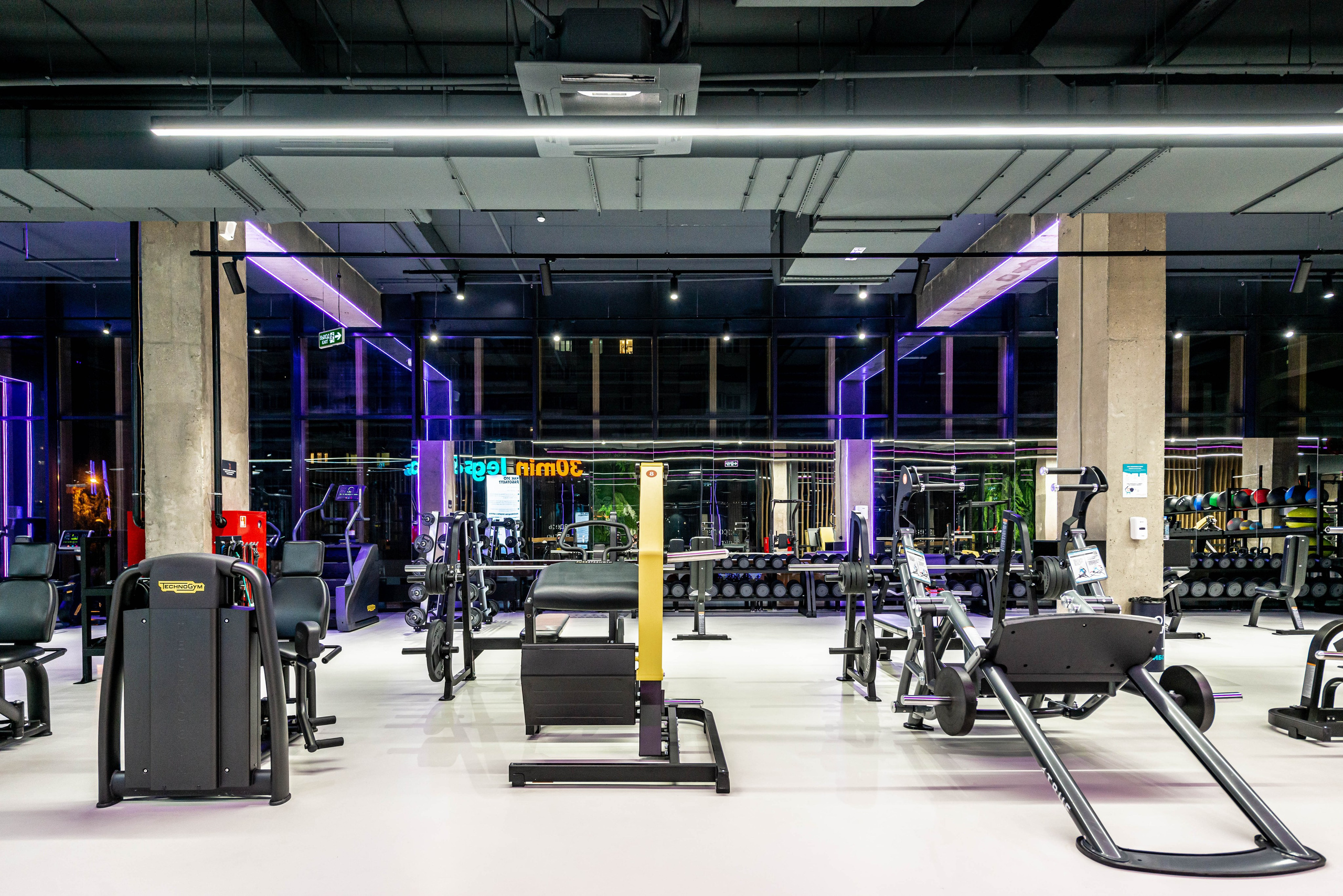 Фитнес-клуб DDX Fitness в Жулебино. FOTÓGRAFO MÉXICO QUINTANA ROO