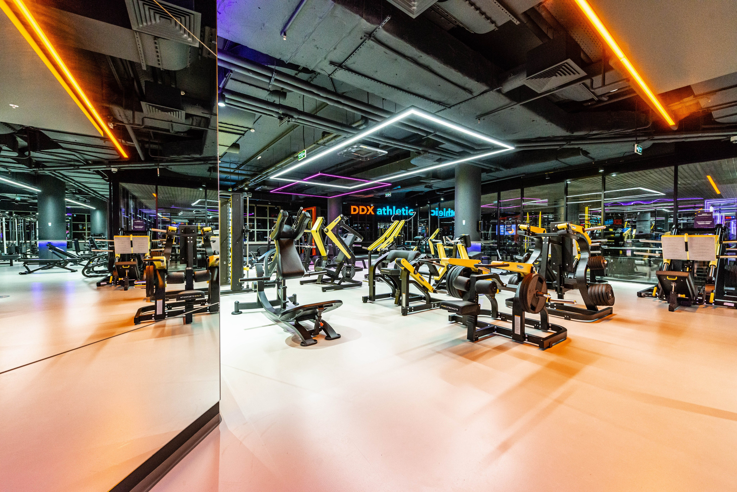 Фитнес-клуб DDX Fitness в Б. Овчинниковском переулок. PHOTOGRAPHER QUINTANA ROO