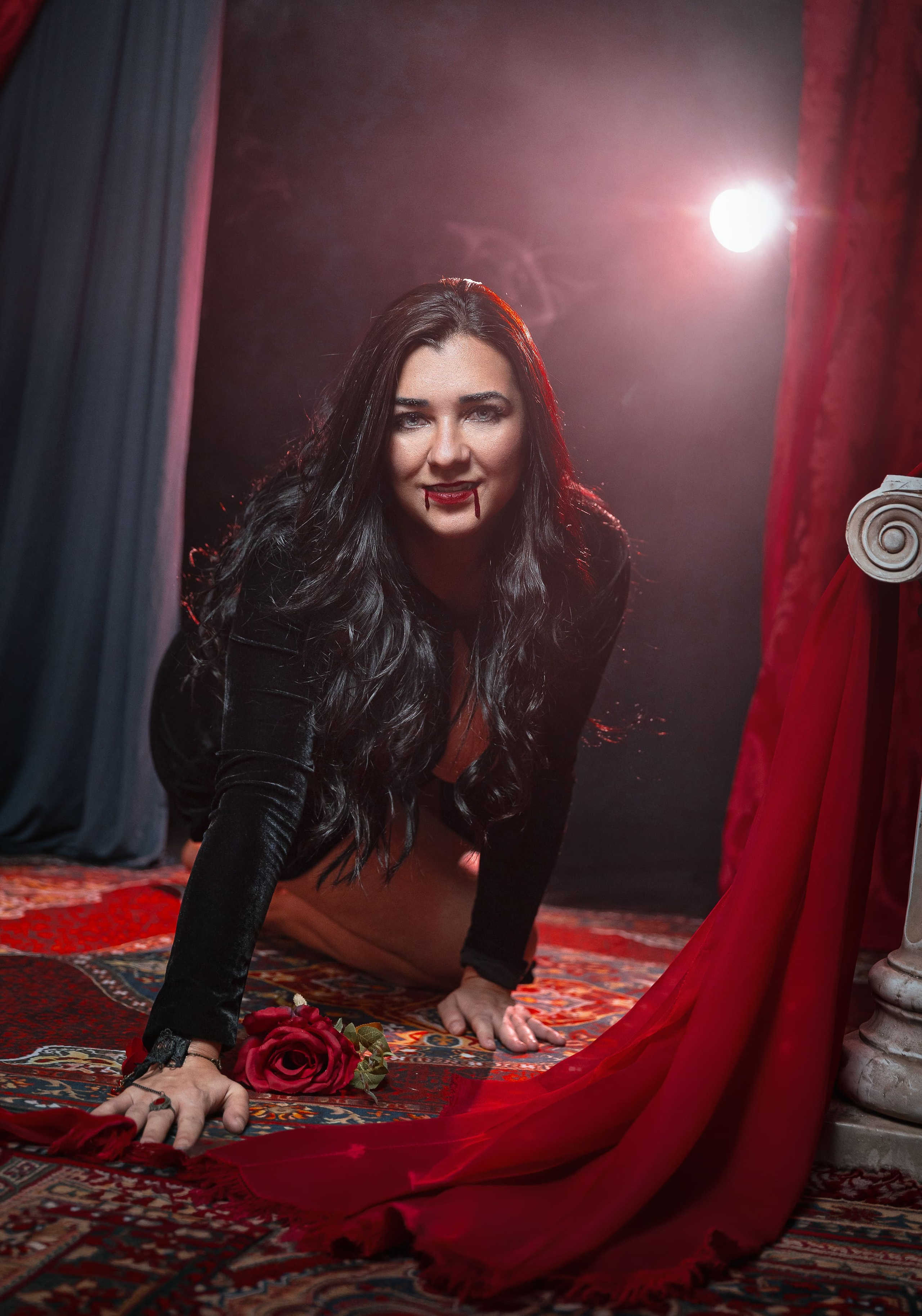Ensaio artístico feminino, com estética renascentista e fotografia Fine Art. Um retrato feminino criado para valorizar beleza, feminilidade e autoestima através da arte e da fotografia em São Paulo.