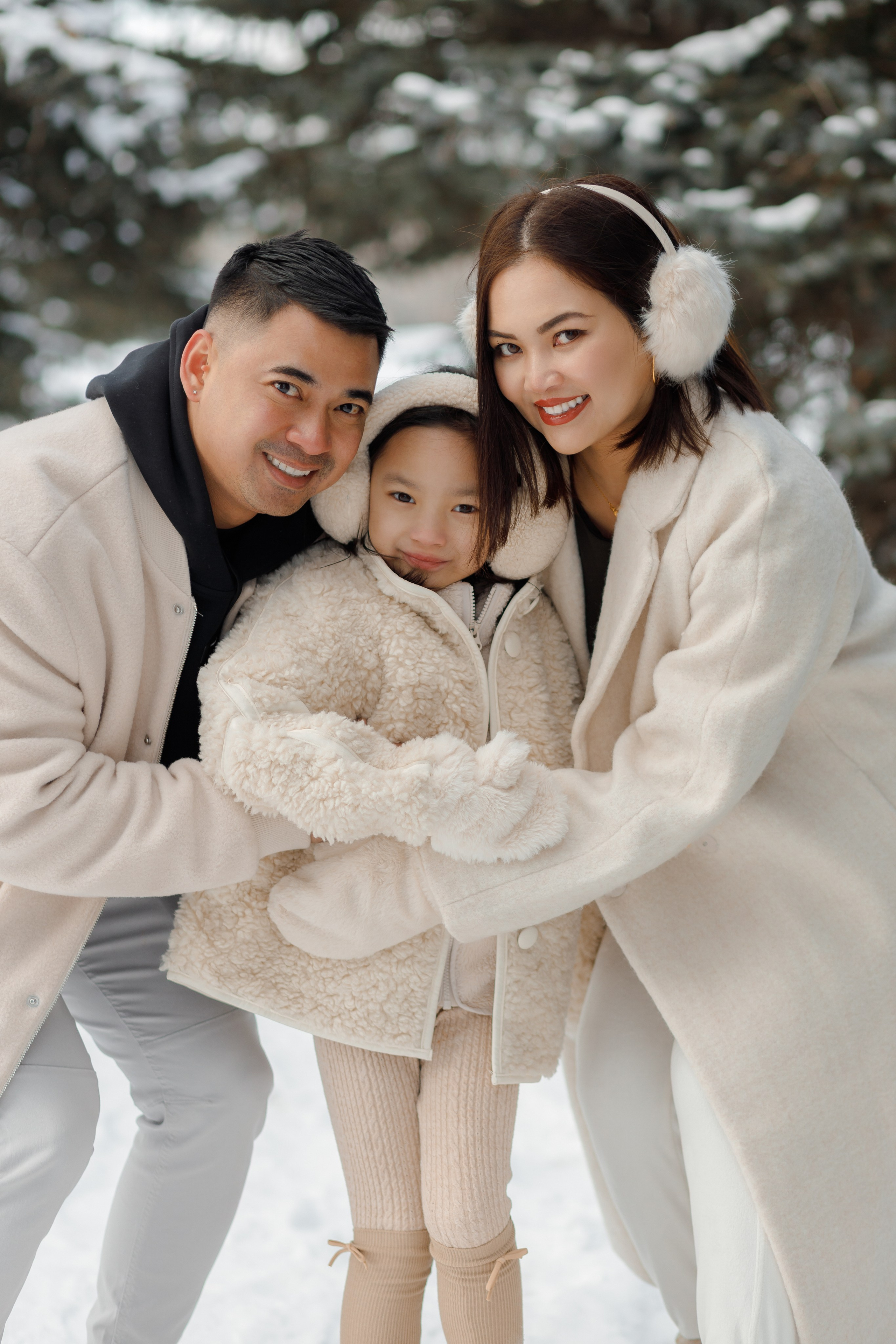 Family winter story. Photographer Elvira Hryshchenko