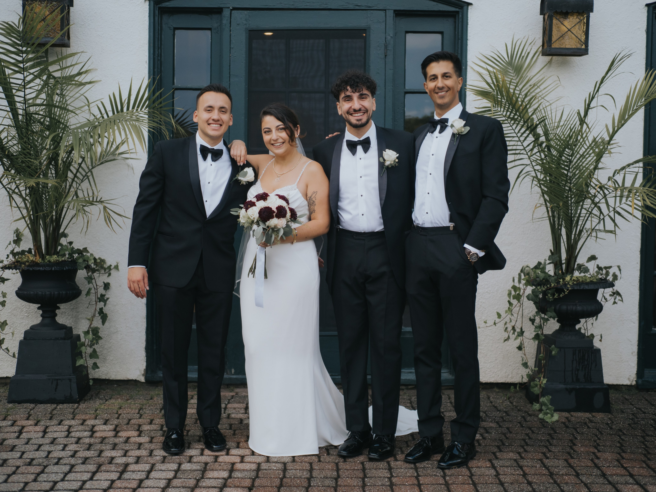 Wedding of Cassandra and Loïc in Beaconsfield, Montreal. Montreal Wedding Photographer — Muriel Oe Photo