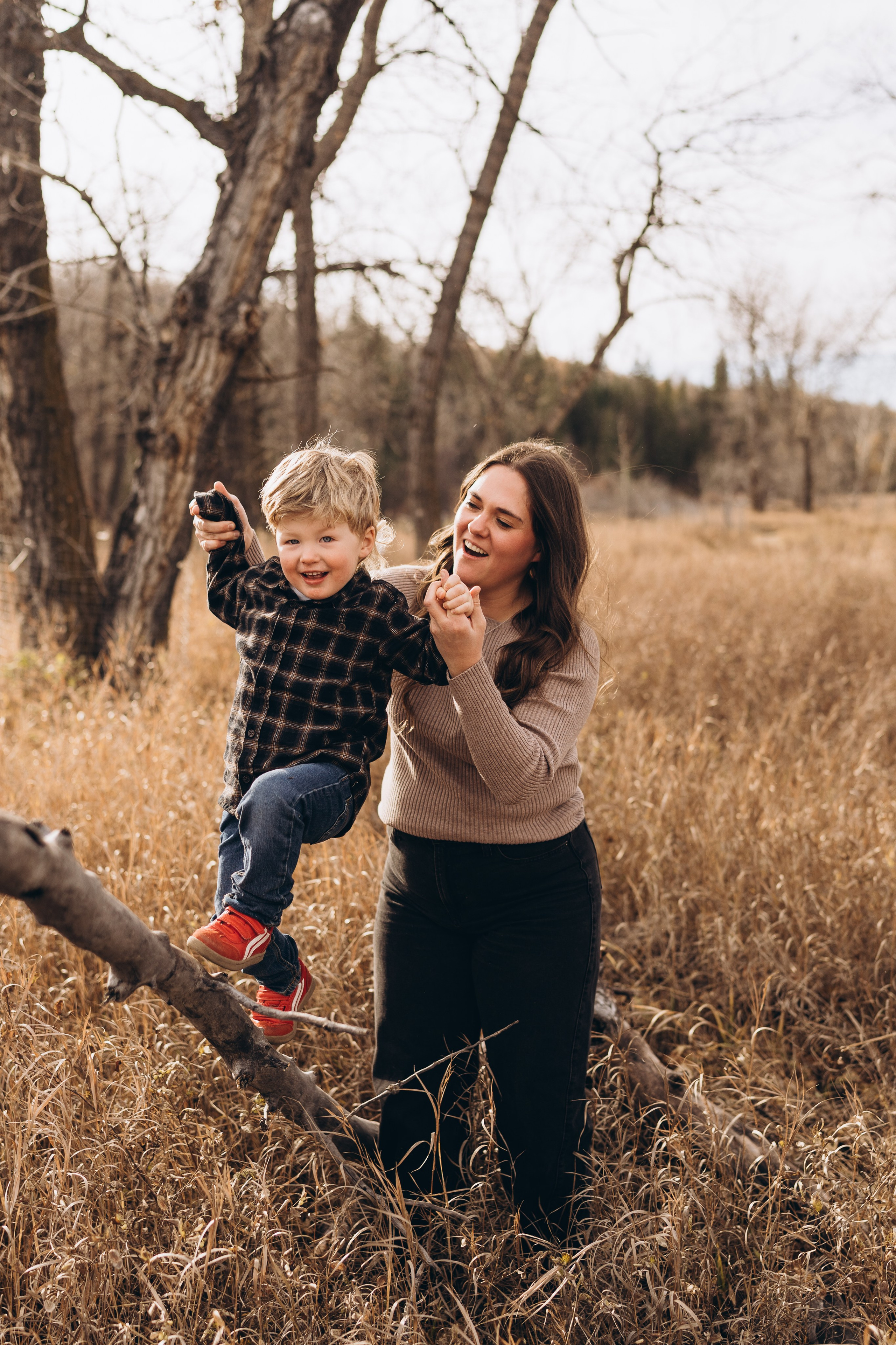 Taryn & fam. Calgary Wedding & Lifestyle Photographer — Yevhen Polishchuk