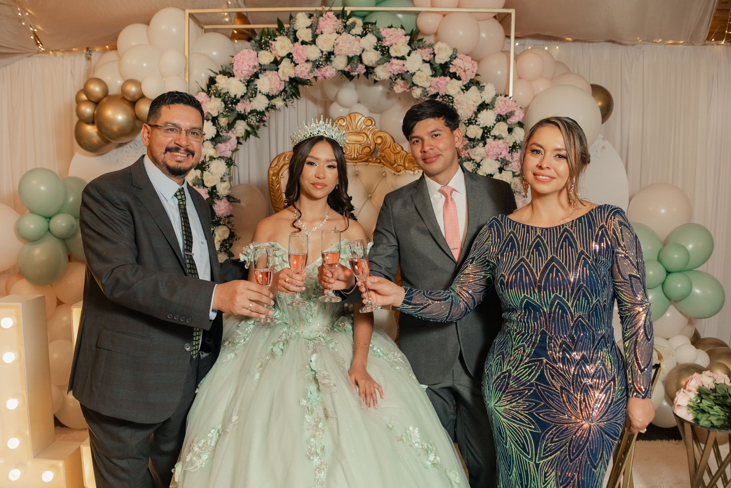 XV LAURA. FOCALMAGIC