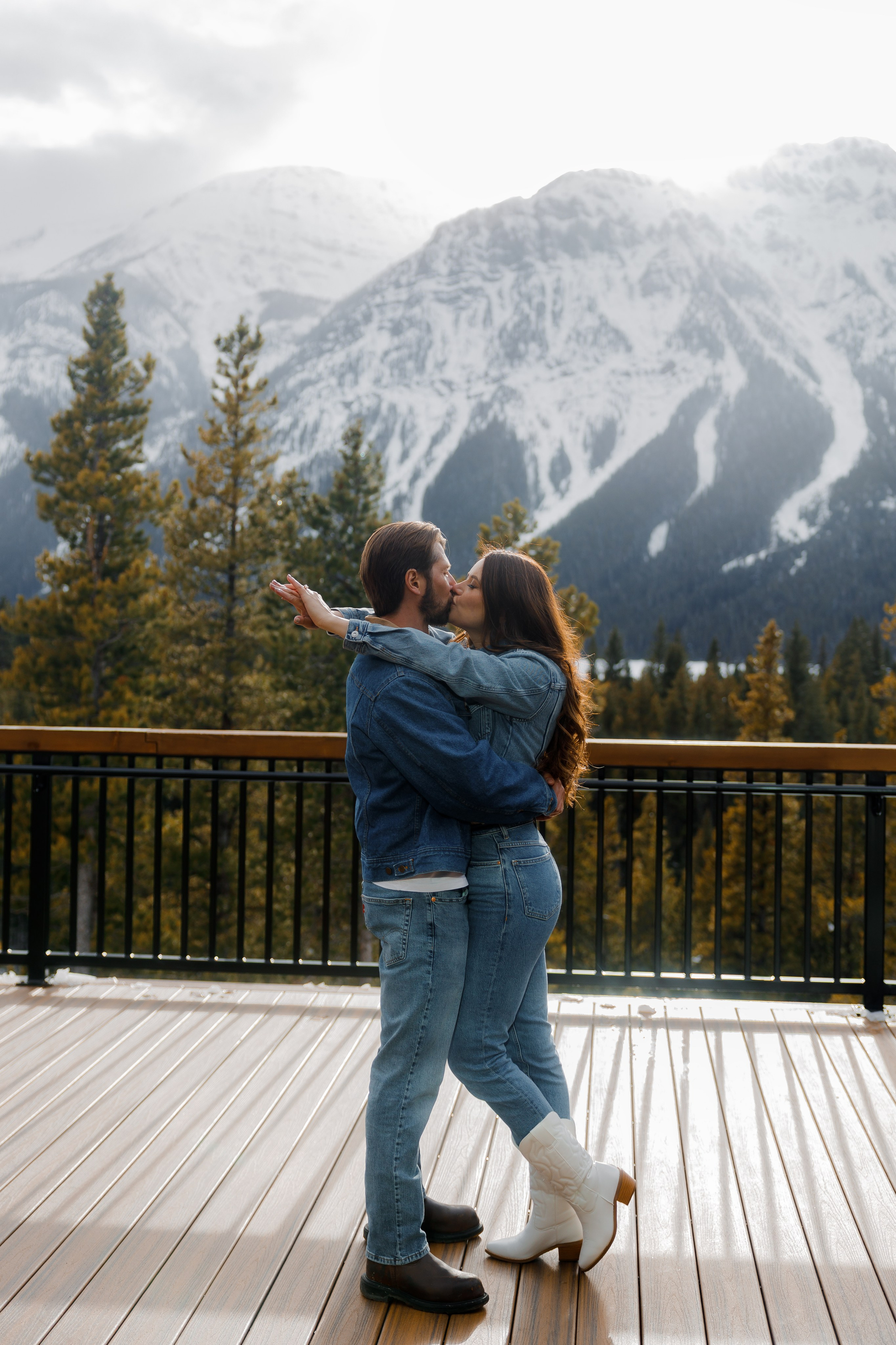 Ski engagement session. Photographer Elvira Hryshchenko