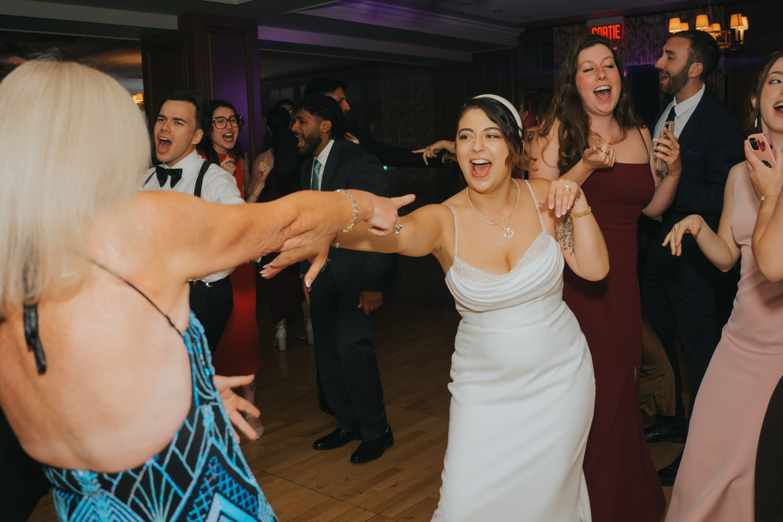 Wedding of Cassandra and Loïc in Beaconsfield, Montreal. Montreal Wedding Photographer — Muriel Oe Photo