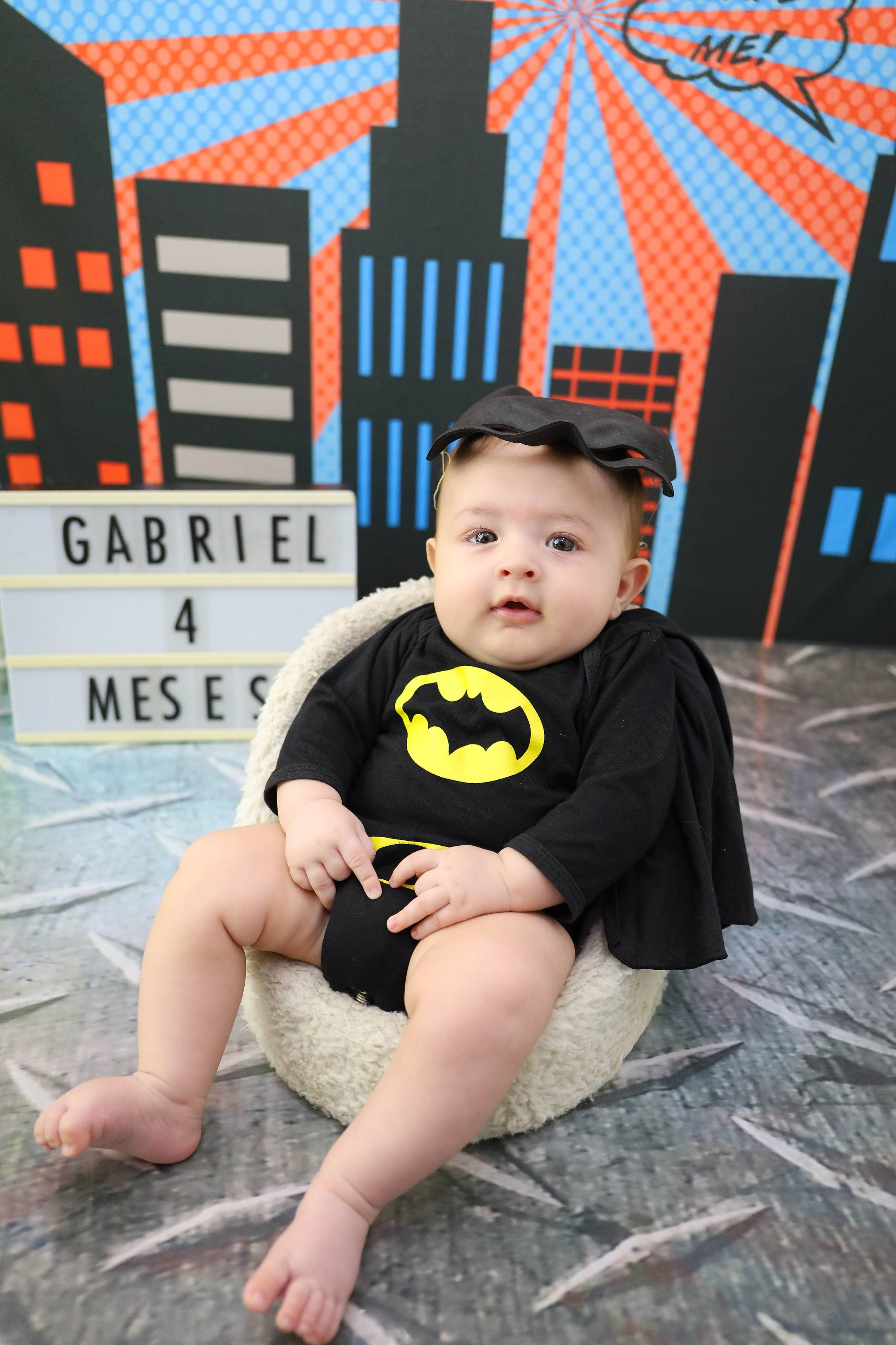 Batman (2M-12M). Estúdio Gustavo Bueno