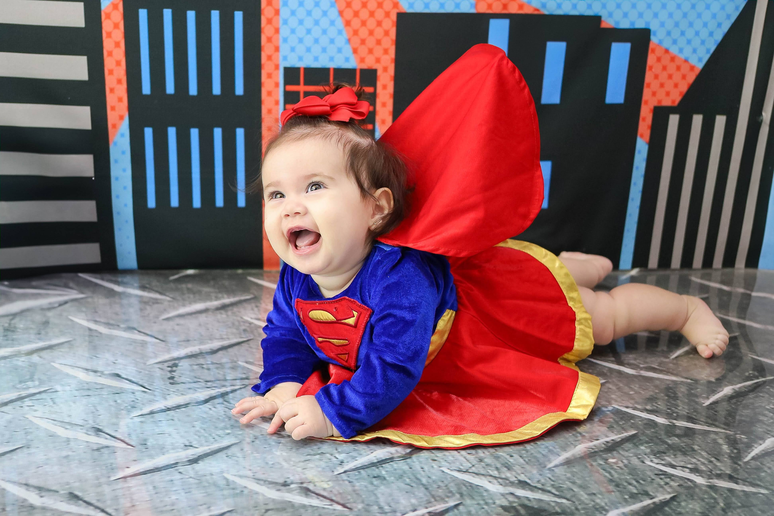 Super Girl (1M-12M). Estúdio Gustavo Bueno