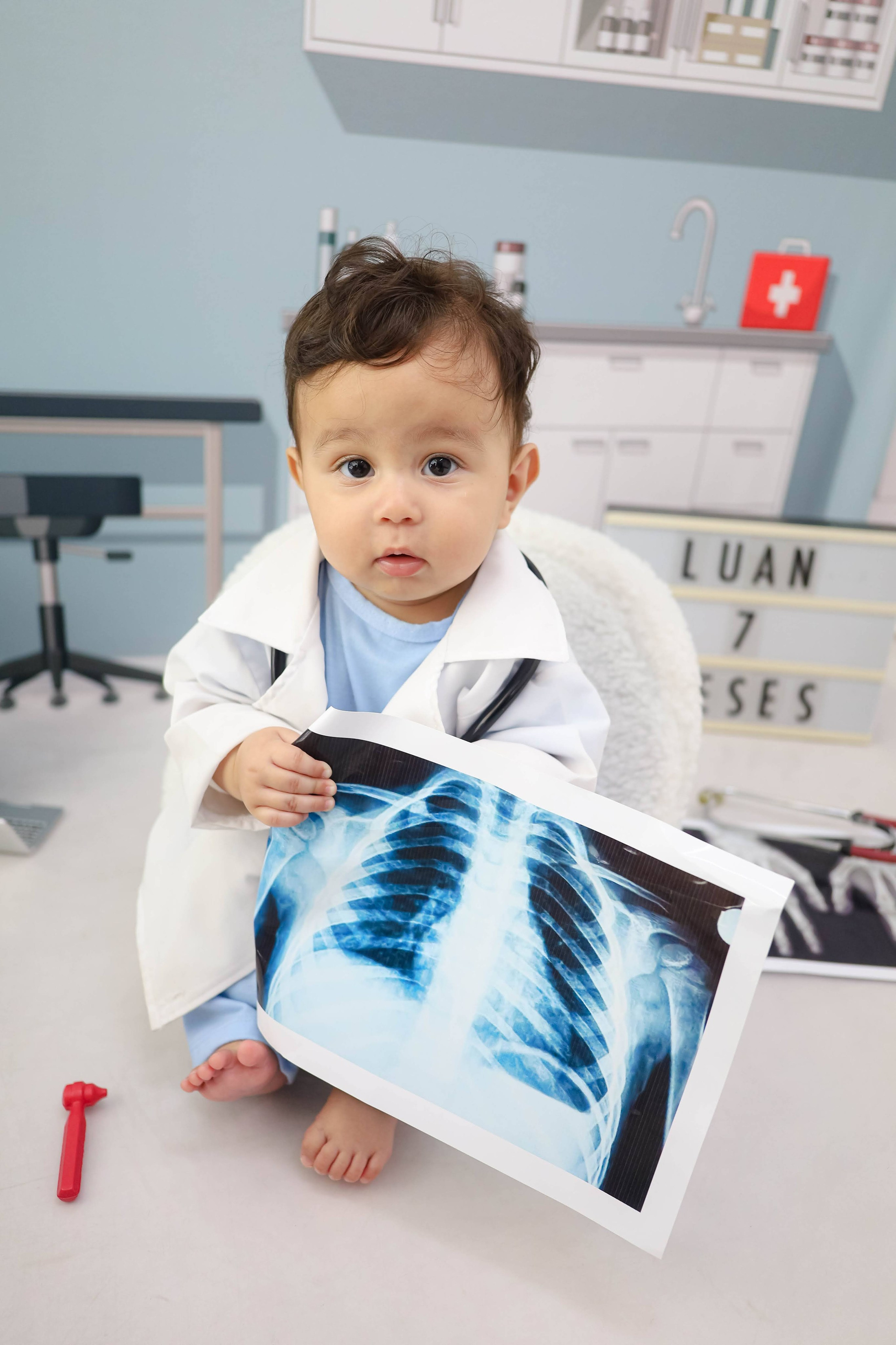 Médico (6M-12M). Estúdio Gustavo Bueno