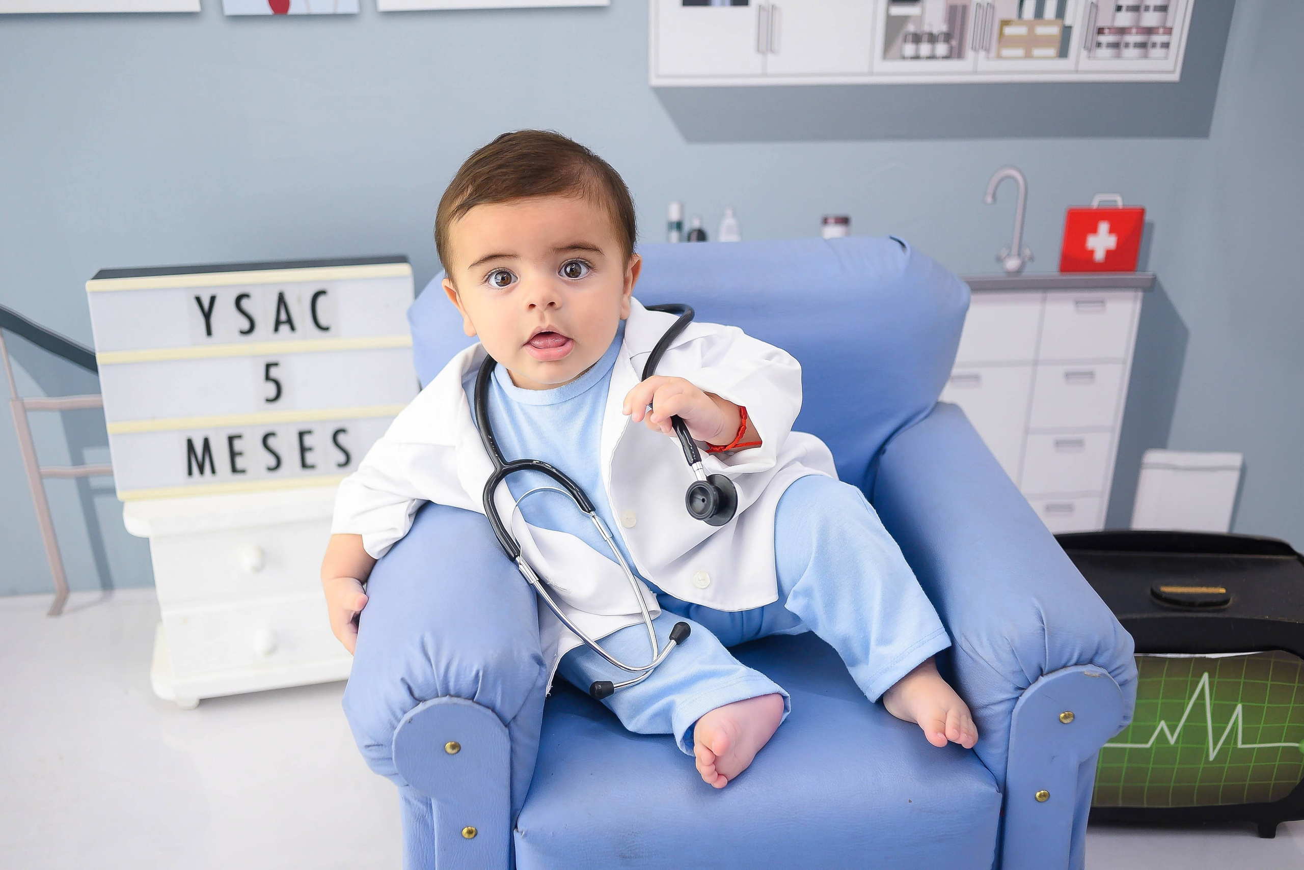 Médico (6M-12M). Estúdio Gustavo Bueno
