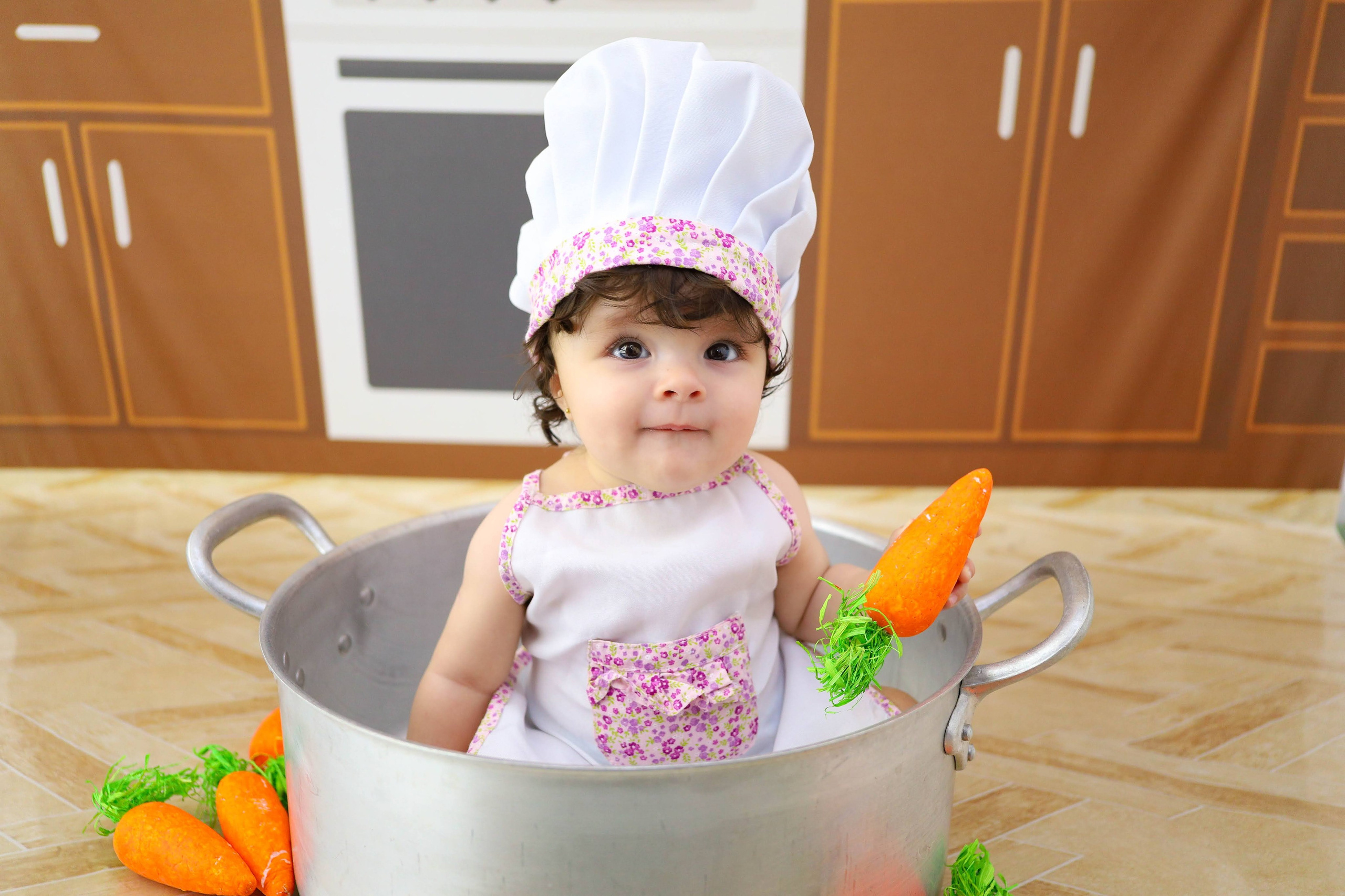 Cozinheira (6M-12M). Estúdio Gustavo Bueno