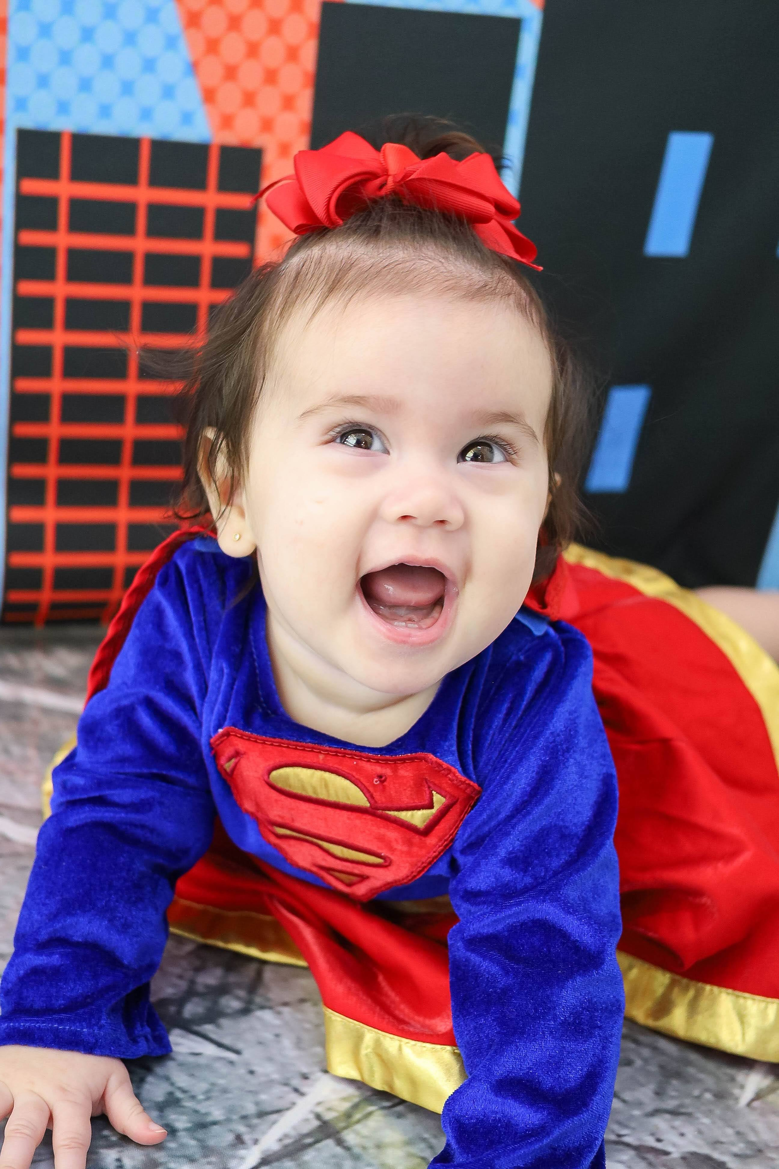 Super Girl (1M-12M). Estúdio Gustavo Bueno