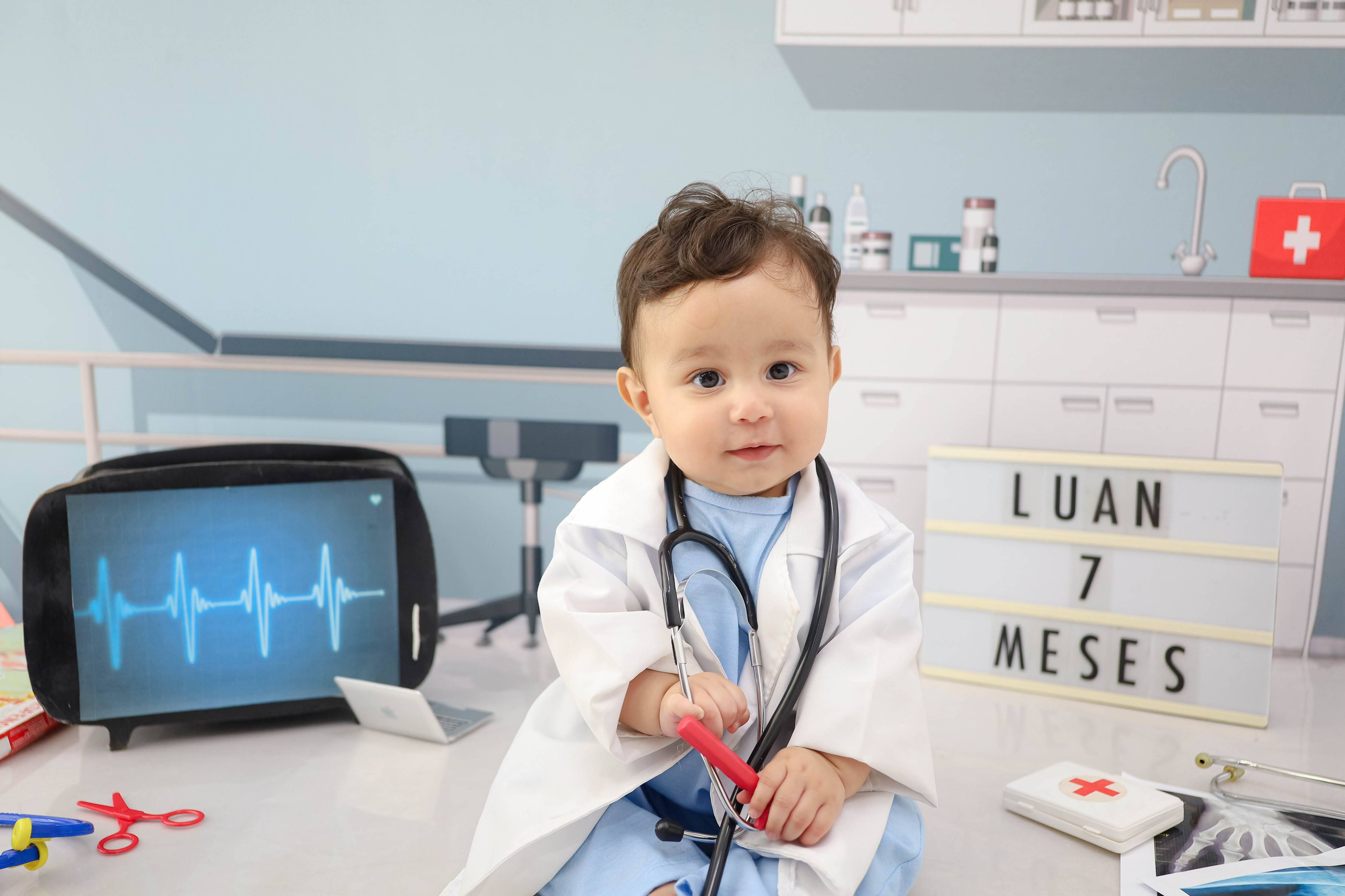 Médico (6M-12M). Estúdio Gustavo Bueno