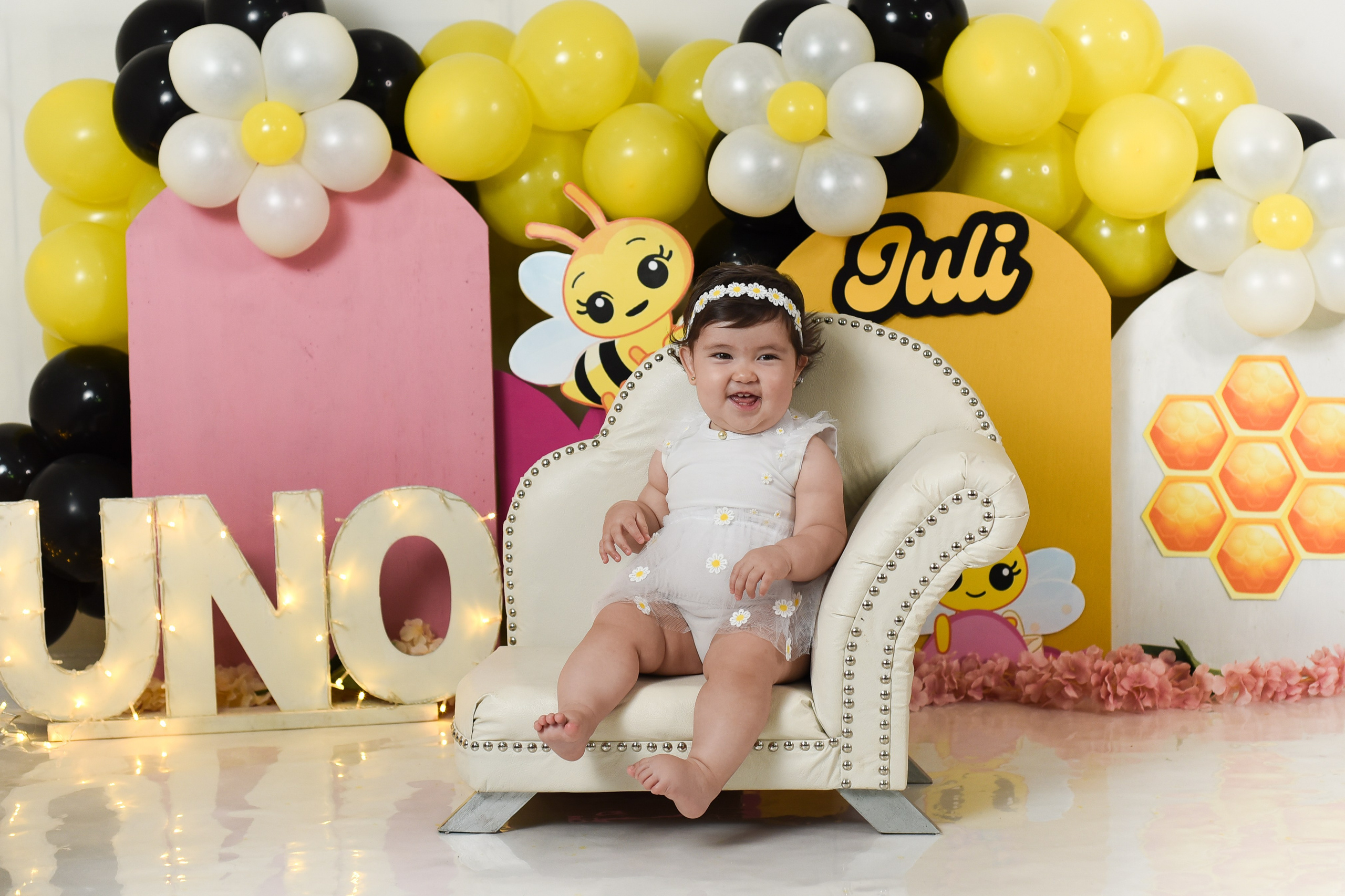 Sesión 1er añito de Juli. Temática: Abejita de Plim Plim +  Mini Sesión Navideña. Fotografo de casamiento en misiones y fotógrafo de familia  Posadas