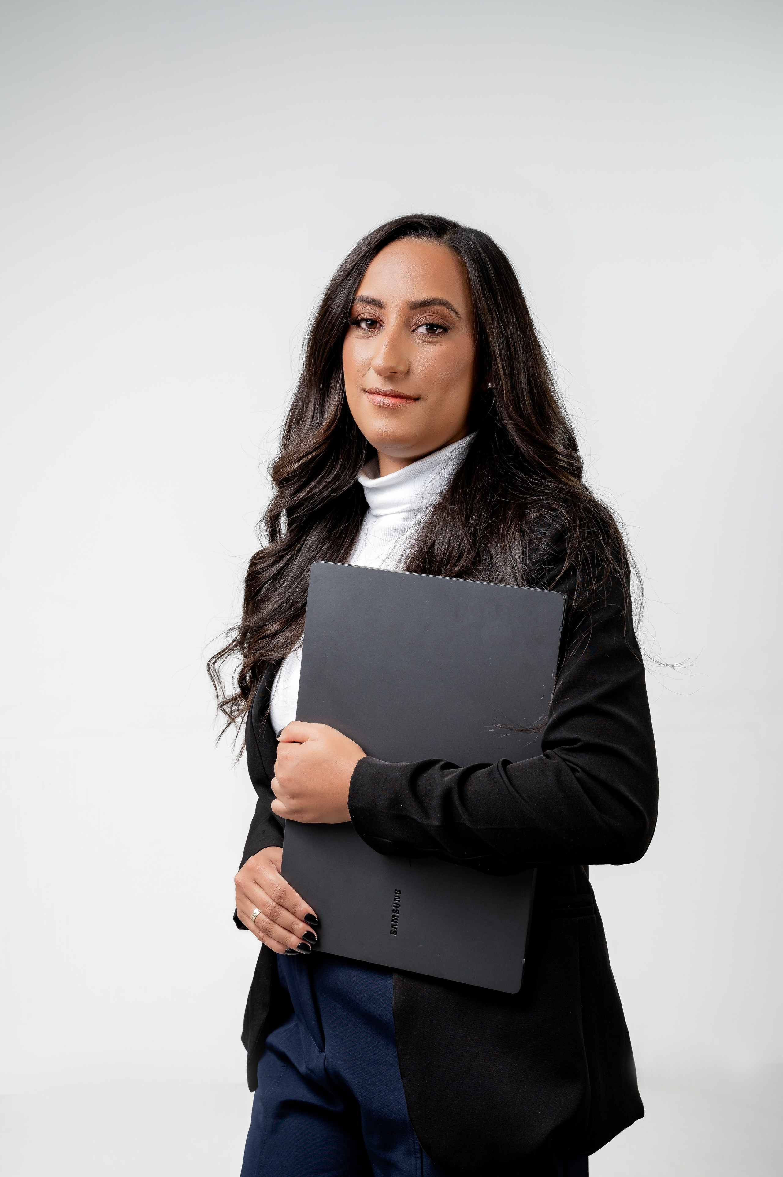 Retratos Corporativos em BH | Fotografia Profissional e Posicionamento. Alves fotos Estúdio | Fotografia de Gestante e Família em Belo Horizonte — BH
