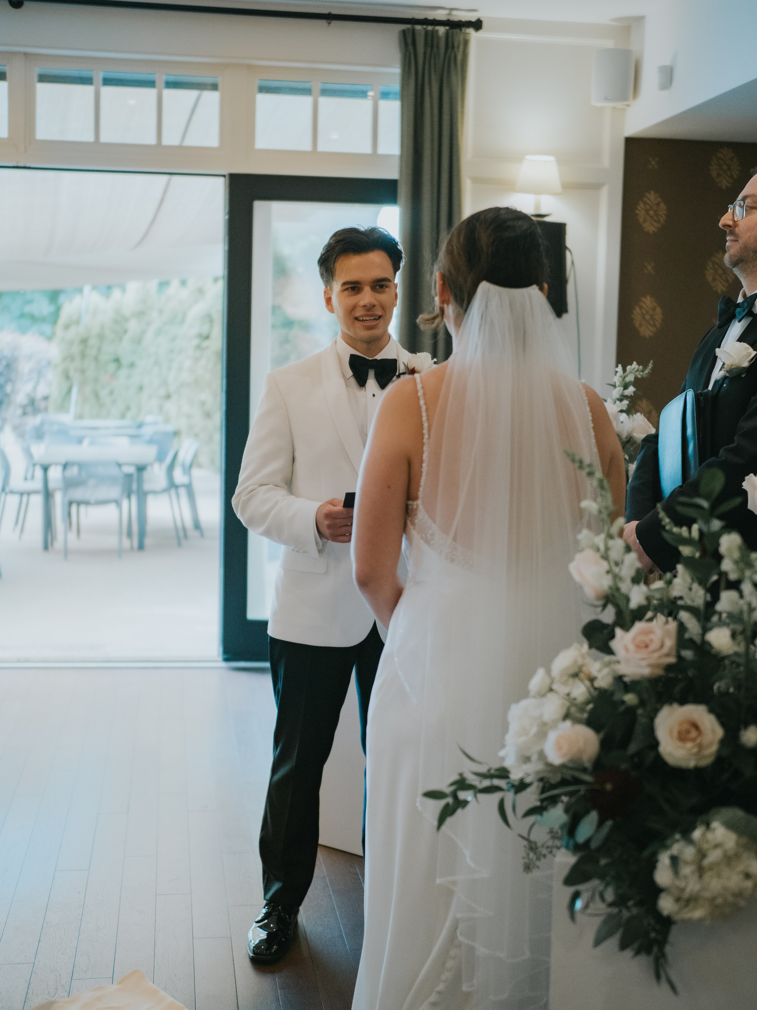 Wedding of Cassandra and Loïc in Beaconsfield, Montreal. Montreal Wedding Photographer — Muriel Oe Photo