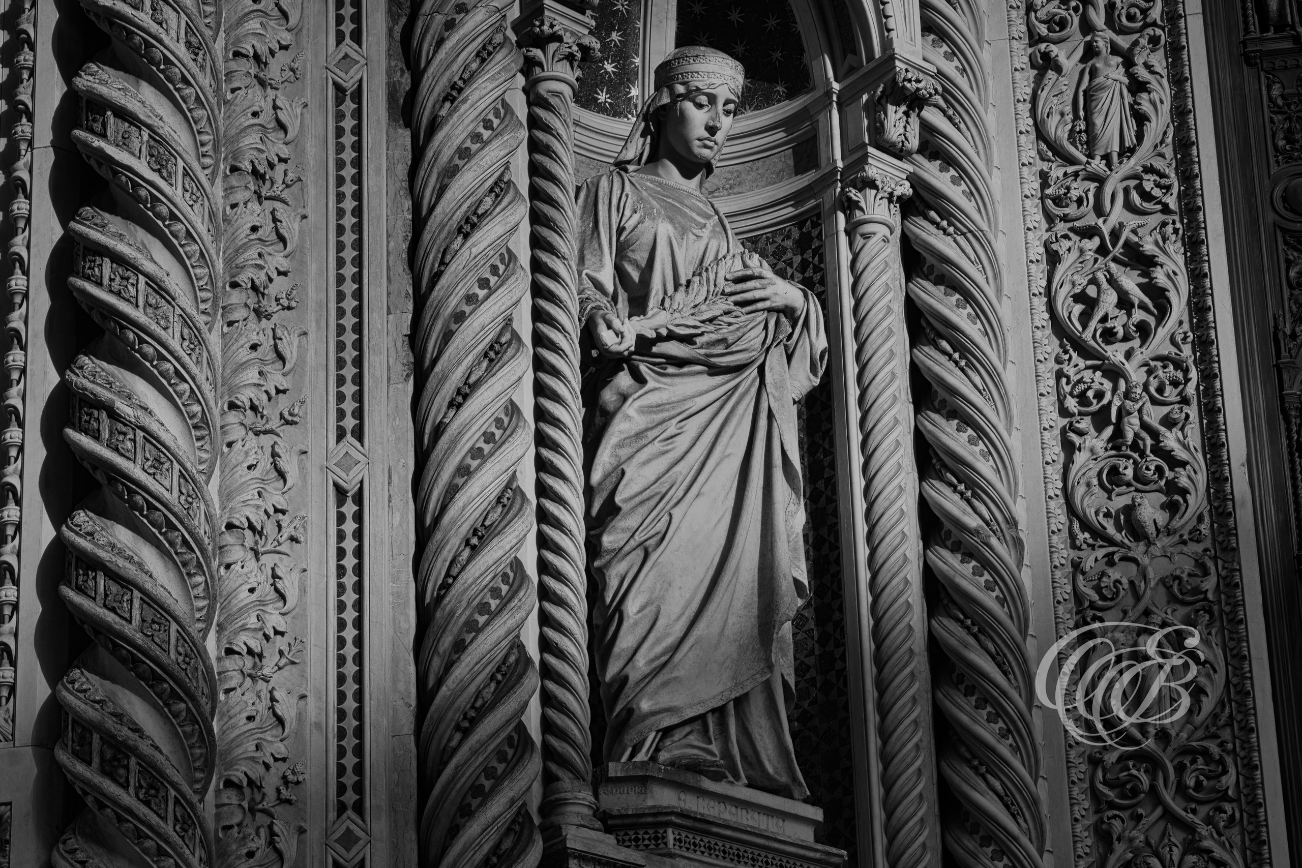 ITALY – FLORENCE — Saint Reparata Sculpture outside Cathedral of Santa Maria del Fiore Black and White — Sculptural depiction of Saint Reparata positioned near Florence Cathedral façade, showing detailed stone carving, religious iconography, and Gothic-Renaissance architectural context, Florence, Italy — Eduardo Bartoli Photography.