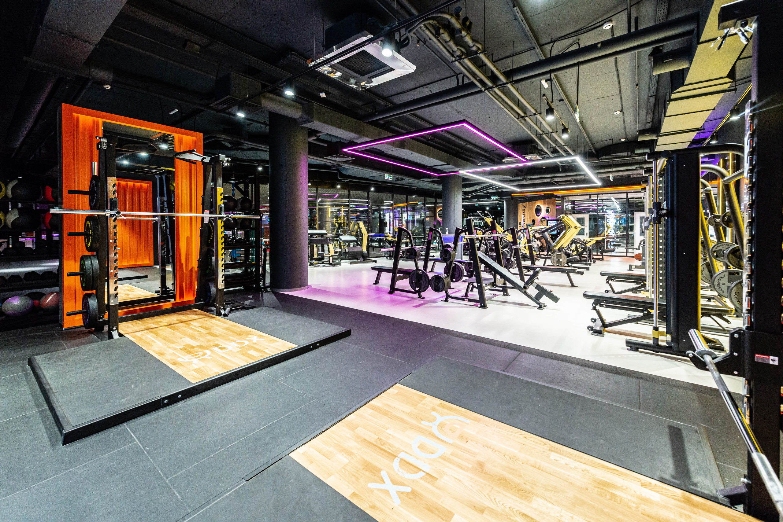 Фитнес-клуб DDX Fitness в Б. Овчинниковском переулок. PHOTOGRAPHER QUINTANA ROO