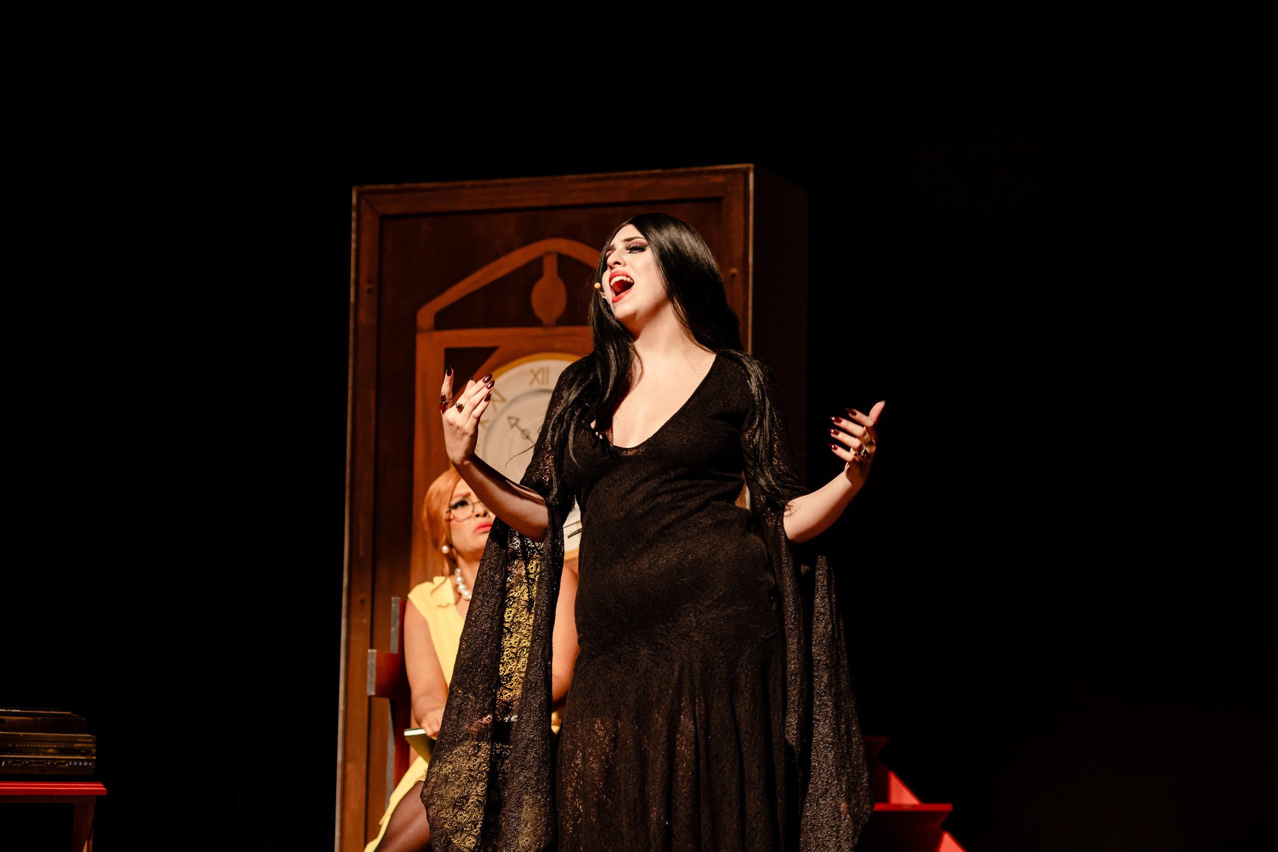 Fotografia de espetáculo A Família Addams do grupo de Teatro Univali