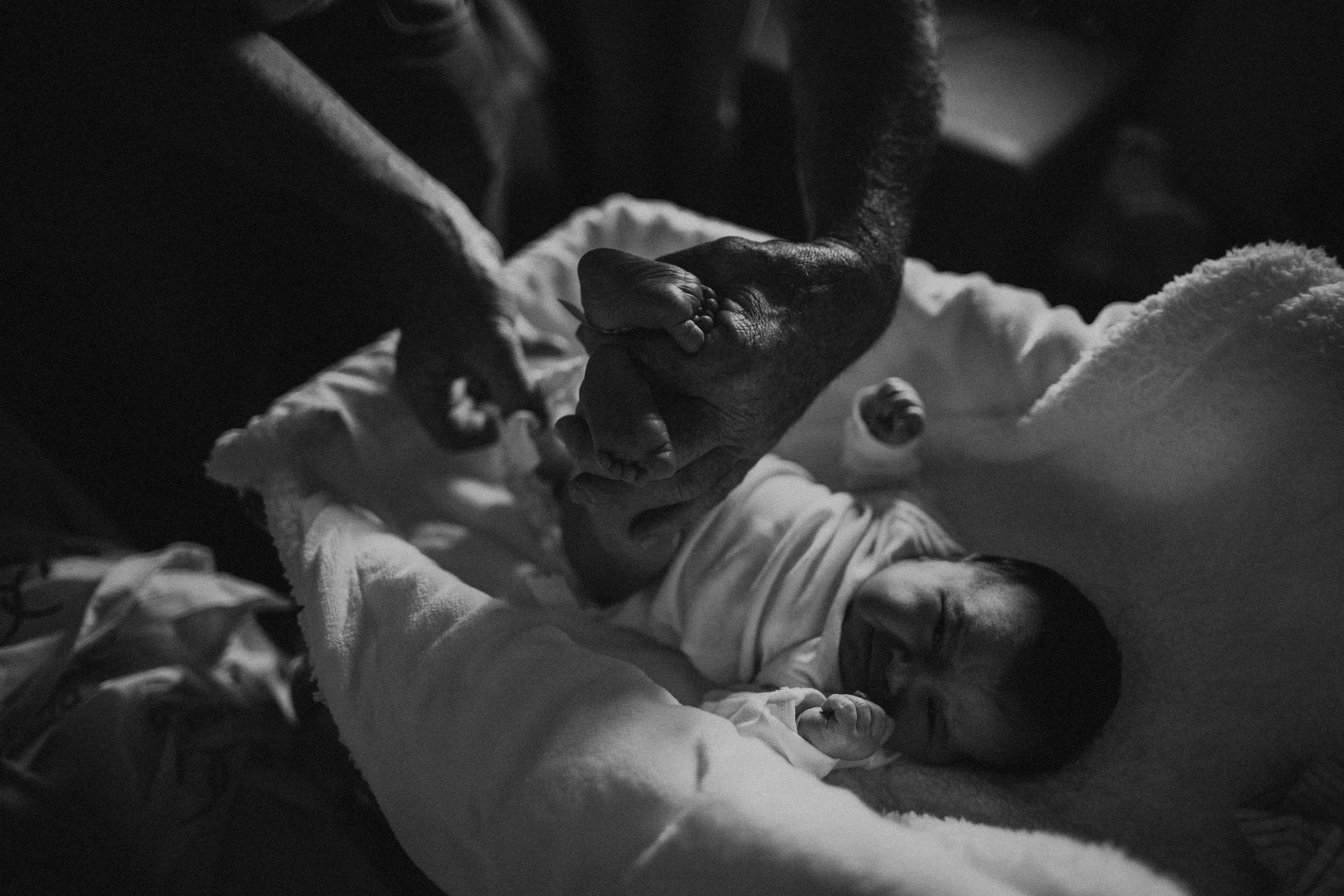 1 day before & after Helen’s Birth. Fotografa documental de familia e nascimento em Florianópolis SC Daria Ermolaev