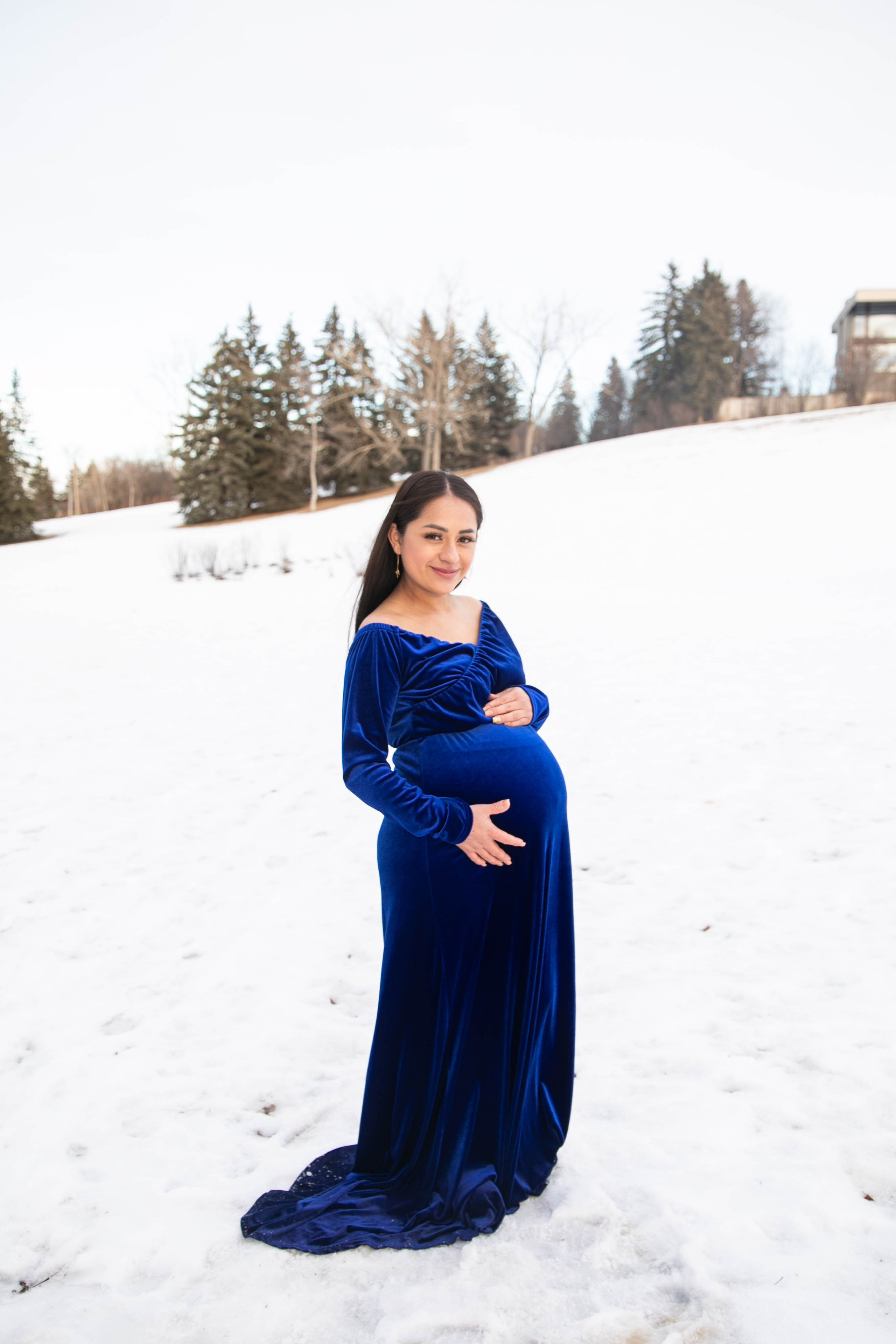 Maternity Photos — Confederation Park — Dulce. Fotografía accesible en Calgary