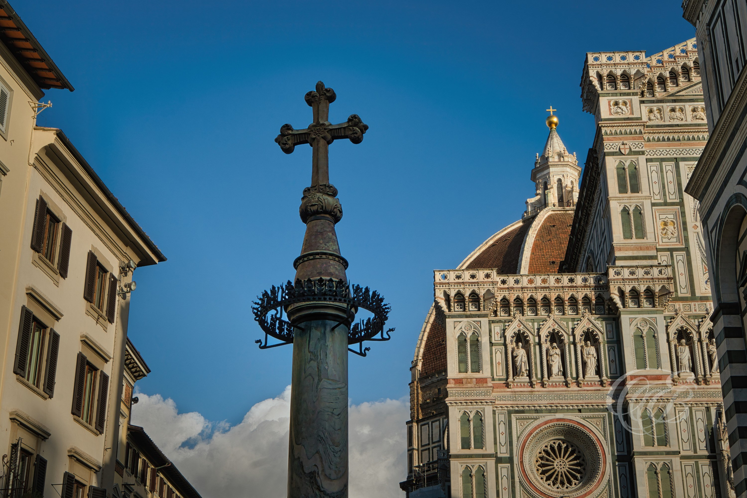 ITALY PHOTOGRAPHY — Cross of Piazza di San Giovanni — The Cross of San Giovanni in Piazza del Duomo, standing among Florence's most historic religious and architectural landmarks, Florence, Italy — Eduardo Bartoli Photography.
