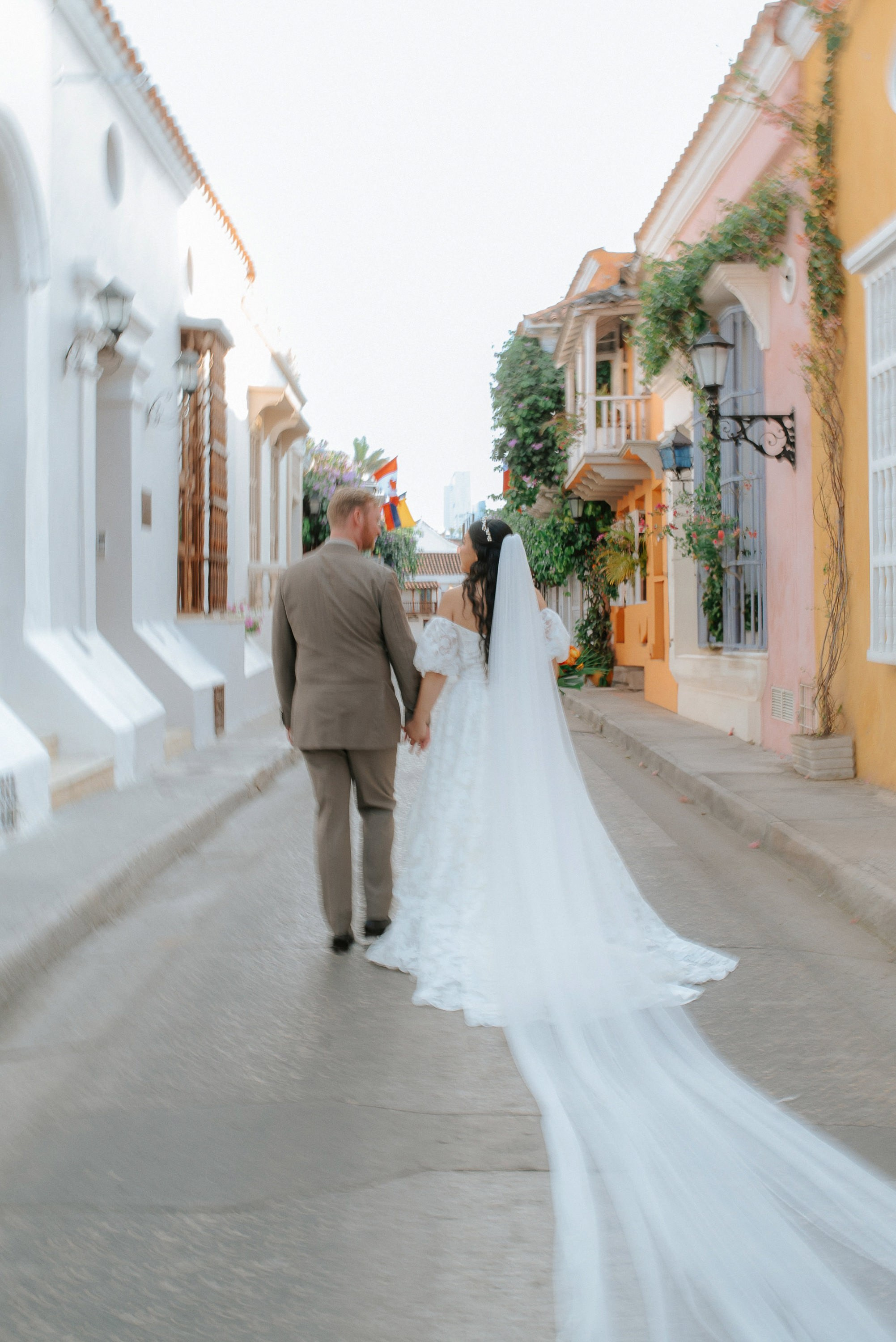 Cindy + Garrett | Destination Wedding Photos in Cartagena 2025 – César Vanegas Photography. César Vanegas Photography | Wedding & Travel Photographer | Cartagena, Colombia