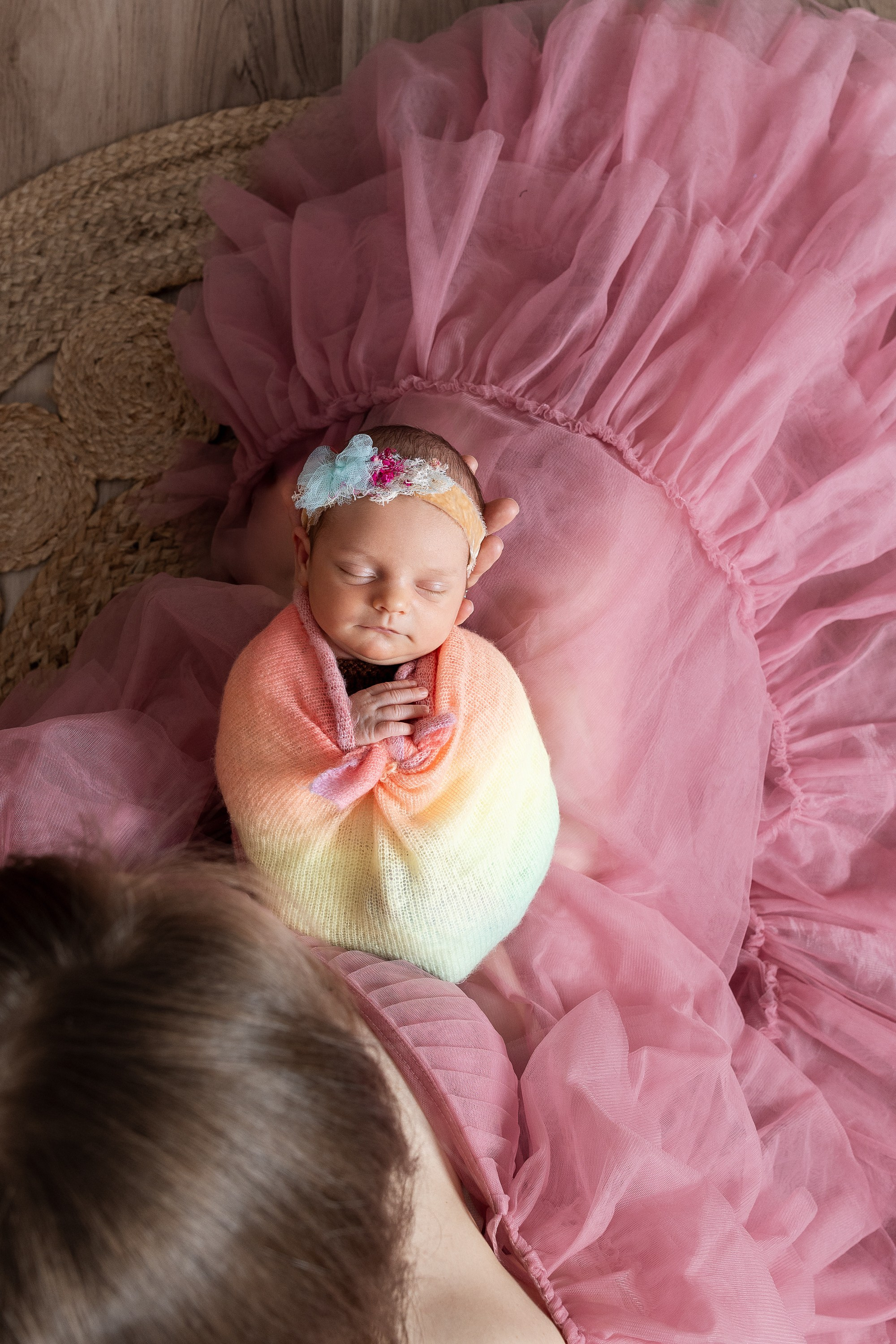 NEWBORN. Je suis photographe portraitiste et je réalise des portraits à toutes les étapes de votre vie! Bienvenue dans mon studio à Westmount, Qc