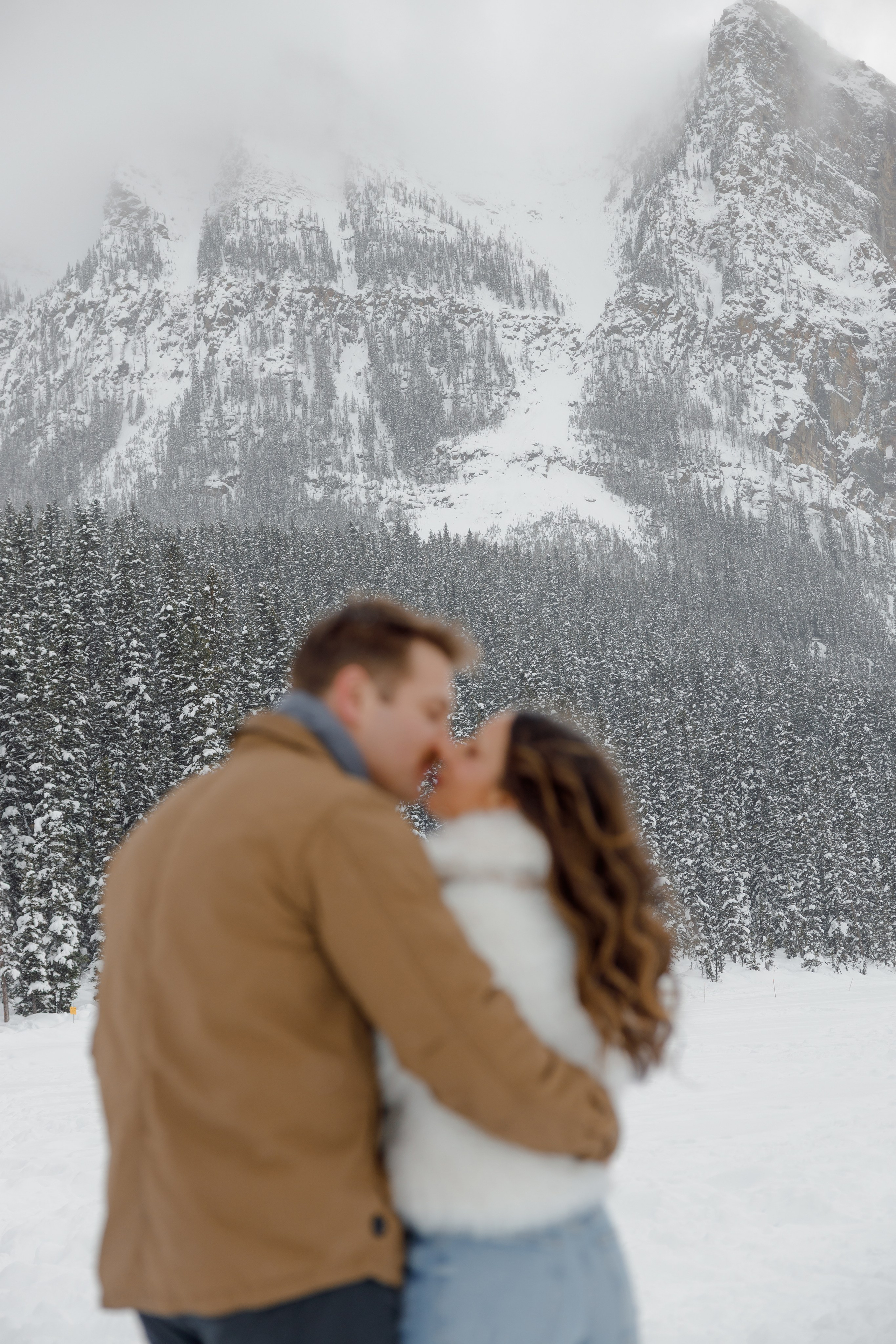 Lake Louise engagement session. Photographer Elvira Hryshchenko