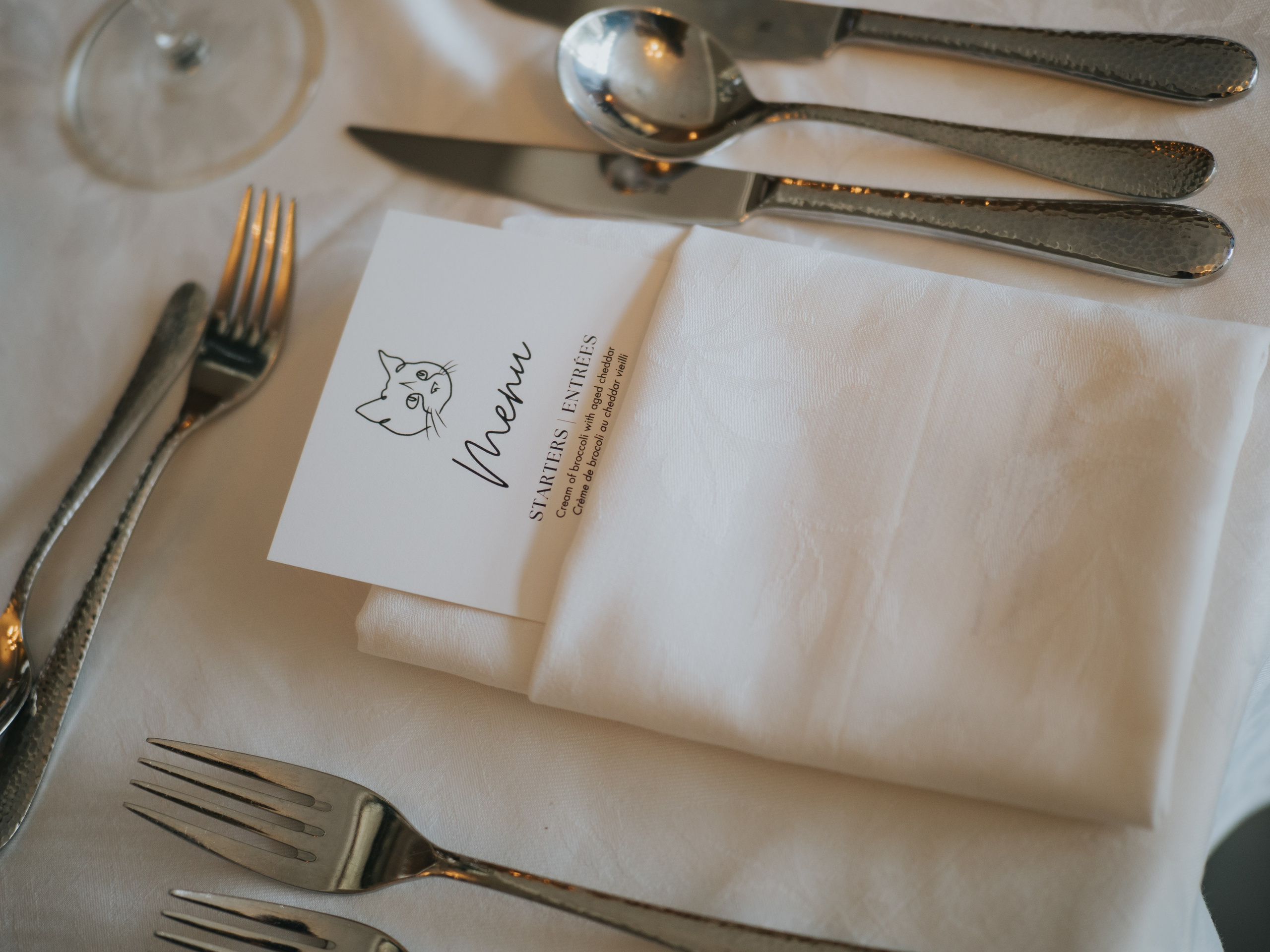 Wedding of Cassandra and Loïc in Beaconsfield, Montreal. Montreal Wedding Photographer — Muriel Oe Photo