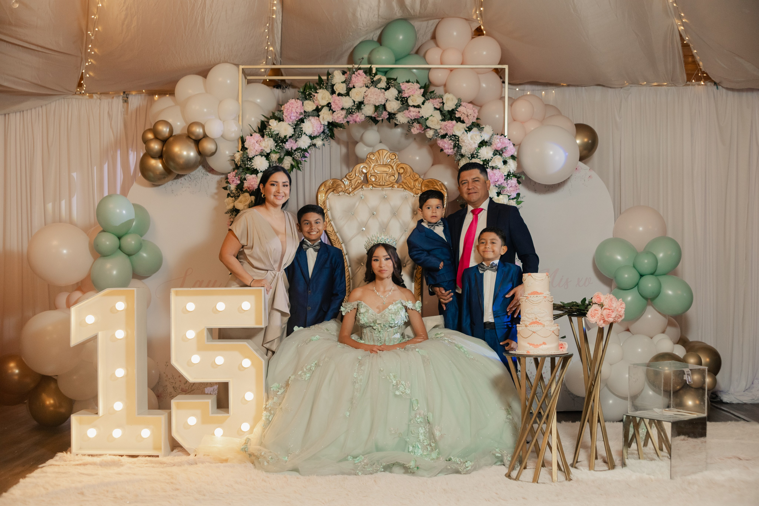 XV LAURA. FOCALMAGIC