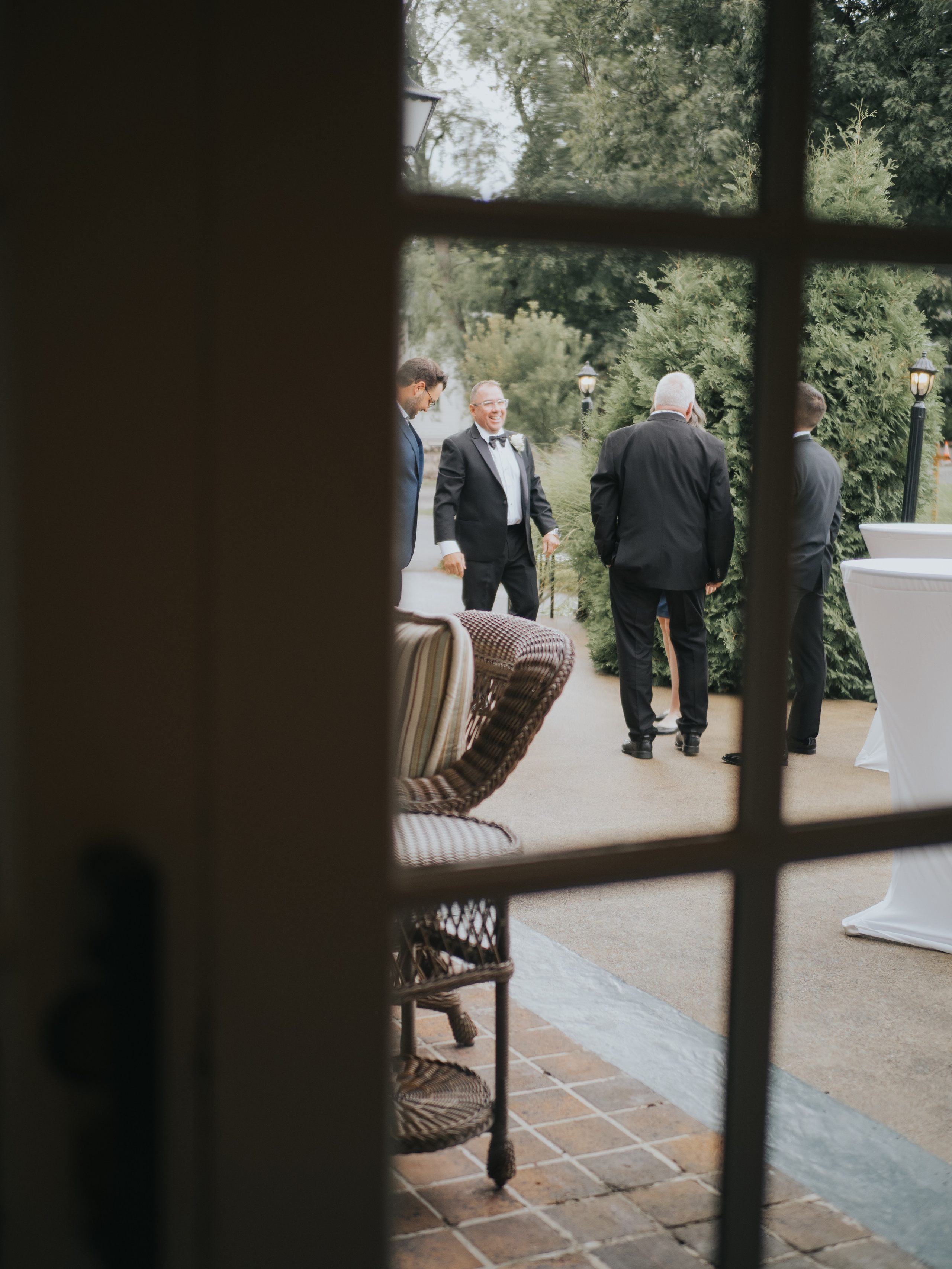 Wedding of Cassandra and Loïc in Beaconsfield, Montreal. Montreal Wedding Photographer — Muriel Oe Photo