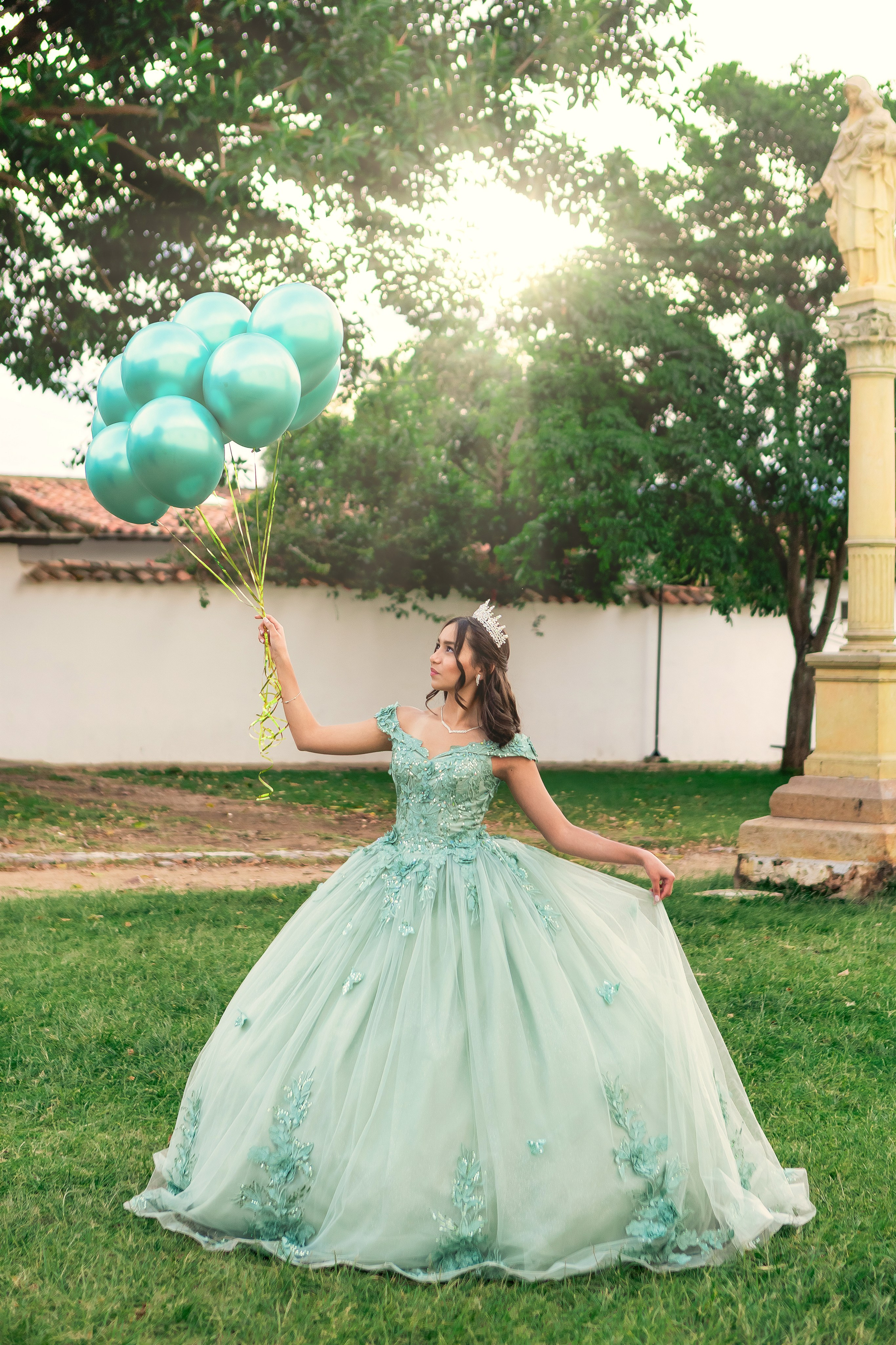 XV LAURA. FOCALMAGIC