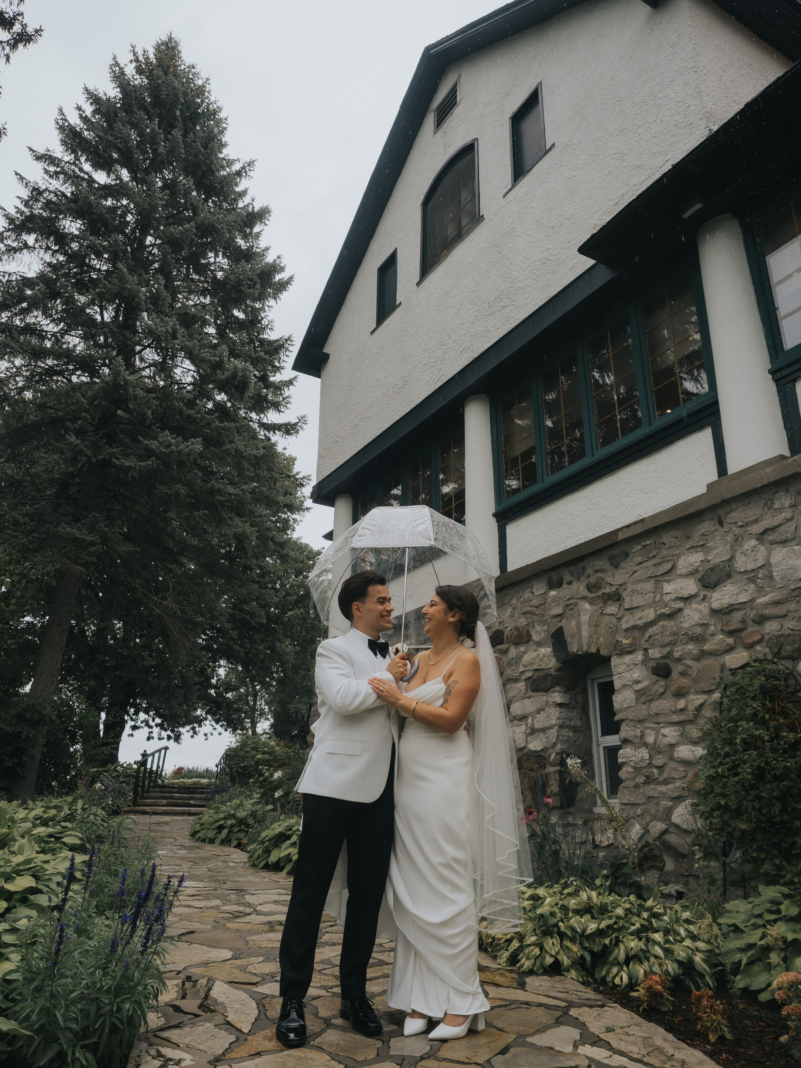 Wedding of Cassandra and Loïc in Beaconsfield, Montreal. Montreal Wedding Photographer — Muriel Oe Photo