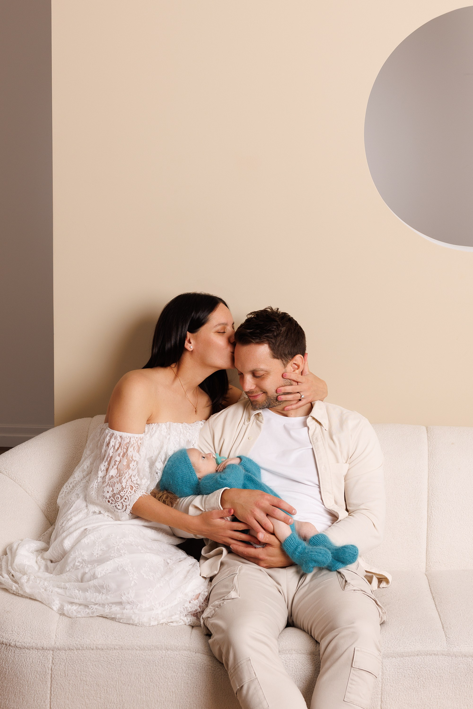 NEWBORN. Je suis photographe portraitiste et je réalise des portraits à toutes les étapes de votre vie! Bienvenue dans mon studio à Westmount, Qc
