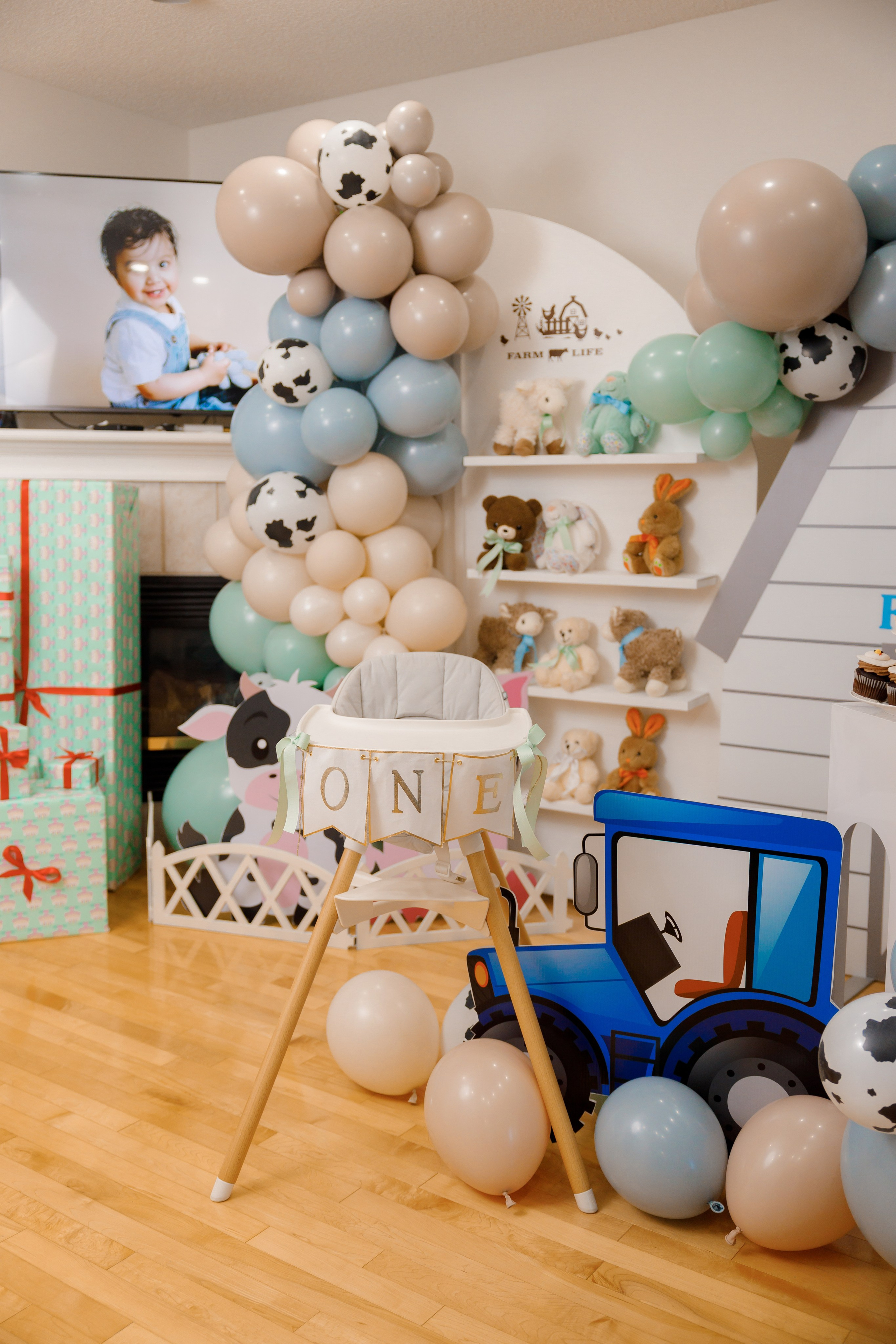 Fateh’s 1st birthday. Photographer Elvira Hryshchenko