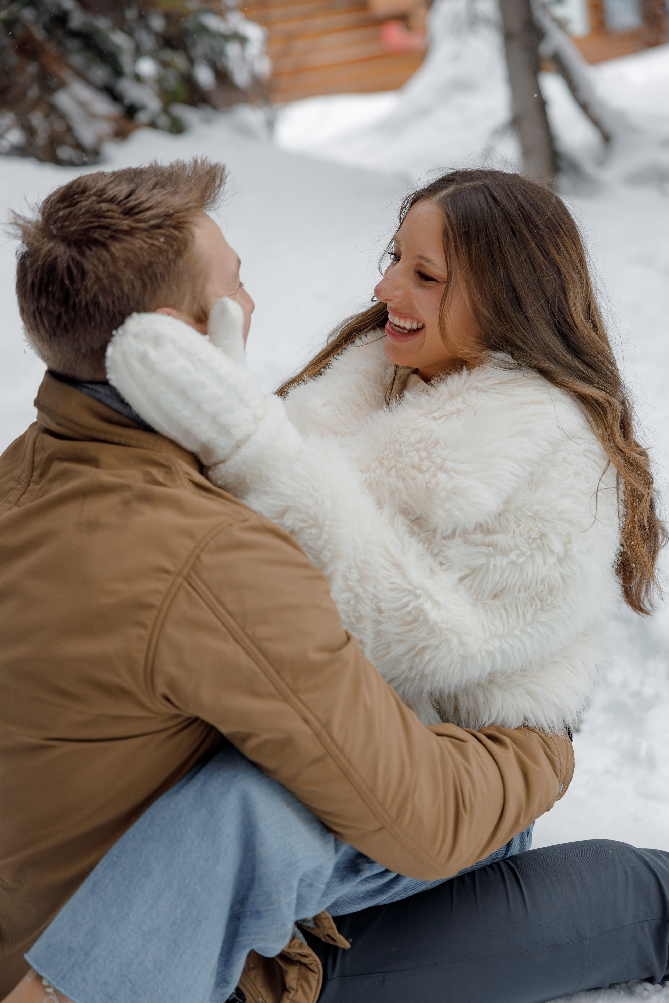 Lake Louise engagement session. Photographer Elvira Hryshchenko