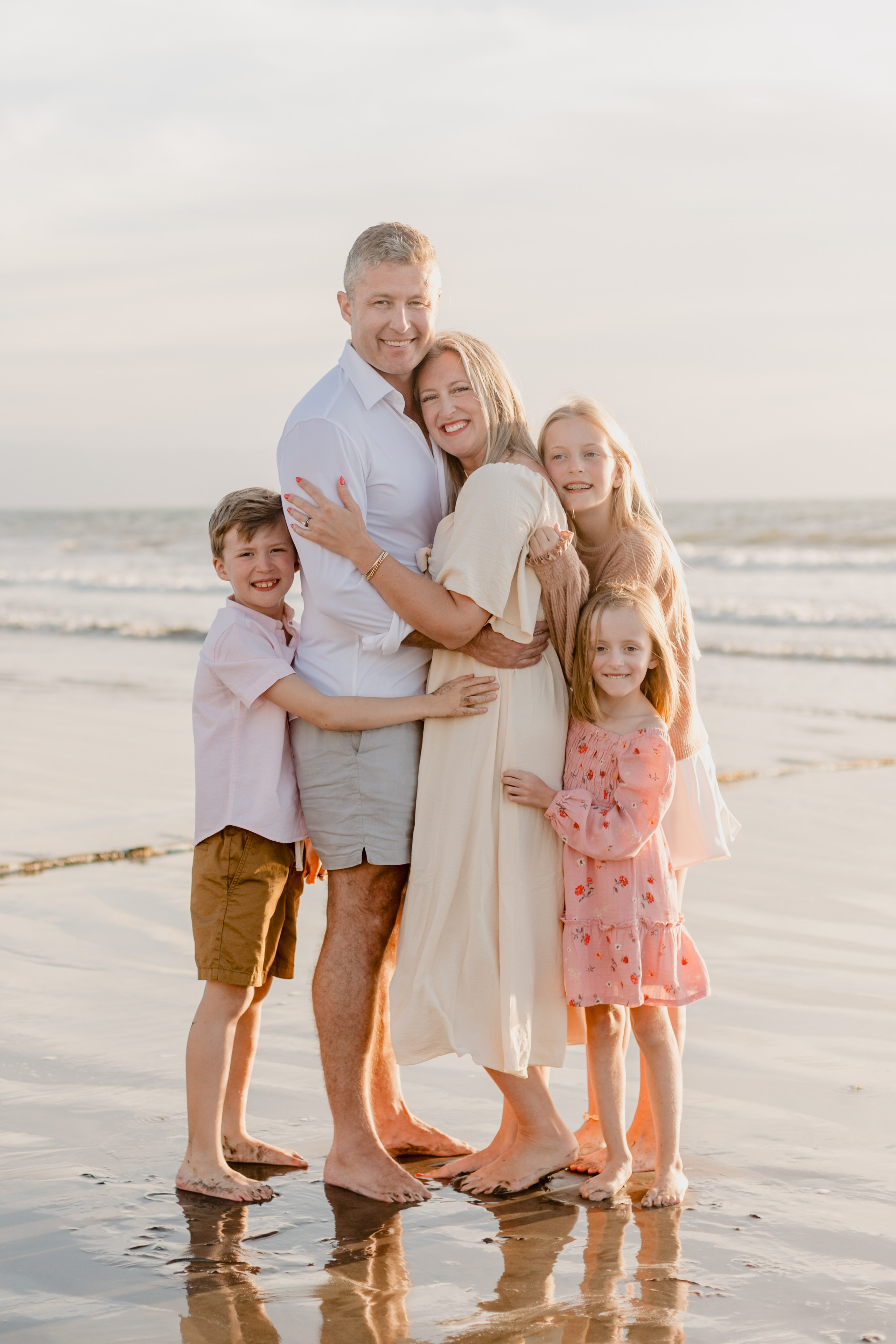Laughter, Sand, and Sea: A Family Session in Nuevo Vallarta. Fotógrafo de Bodas en Puerto Vallarta y Riviera Nayarit | VL photo & film