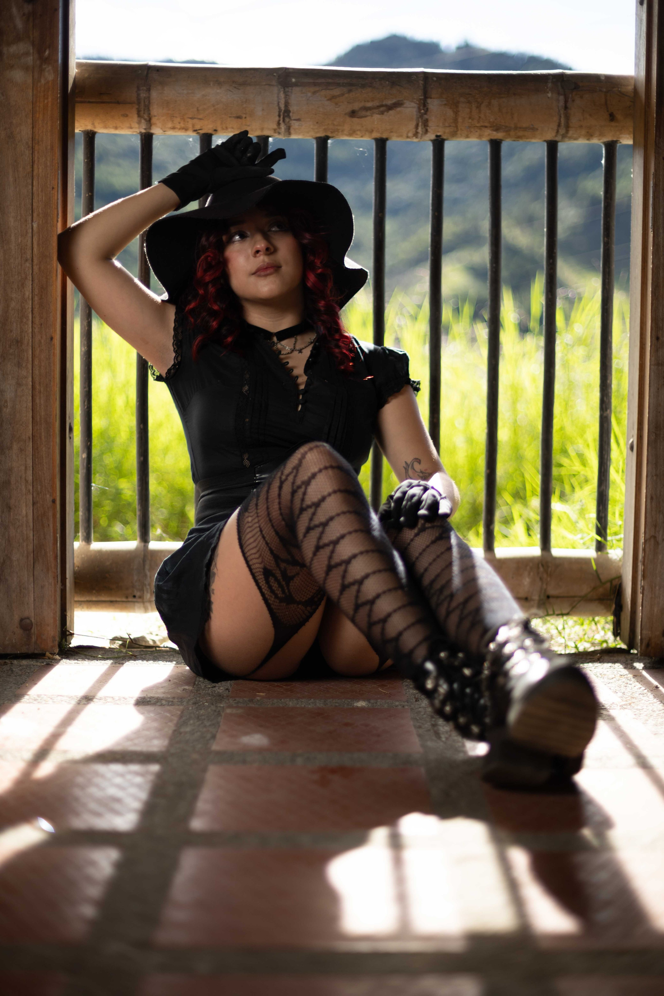 Estilo único sesión al aire libre sesión de Halloween ideas para hacer fotos. Fotografía profesional para su evento y marca personal