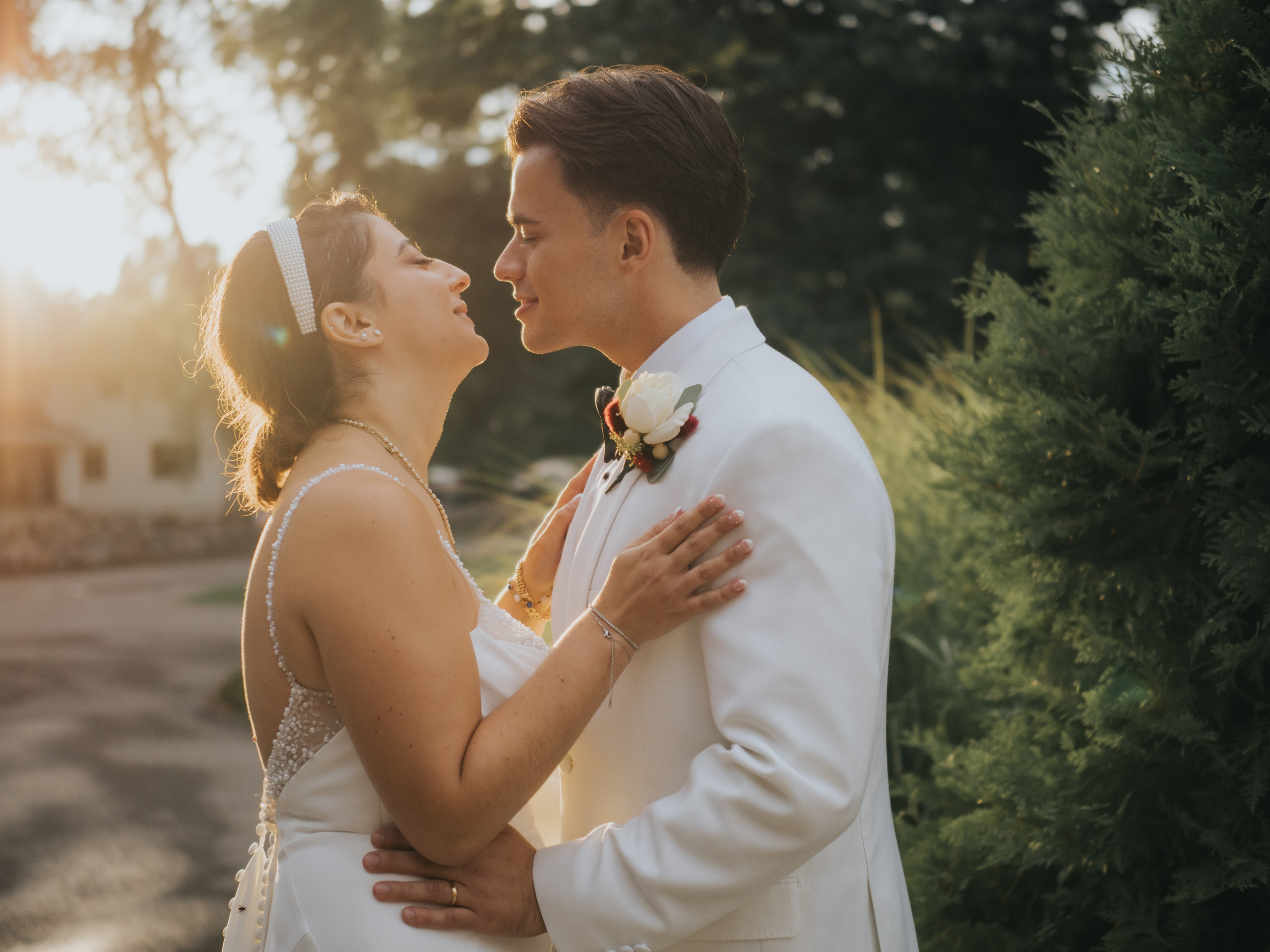 Wedding of Cassandra and Loïc in Beaconsfield, Montreal. Montreal Wedding Photographer — Muriel Oe Photo
