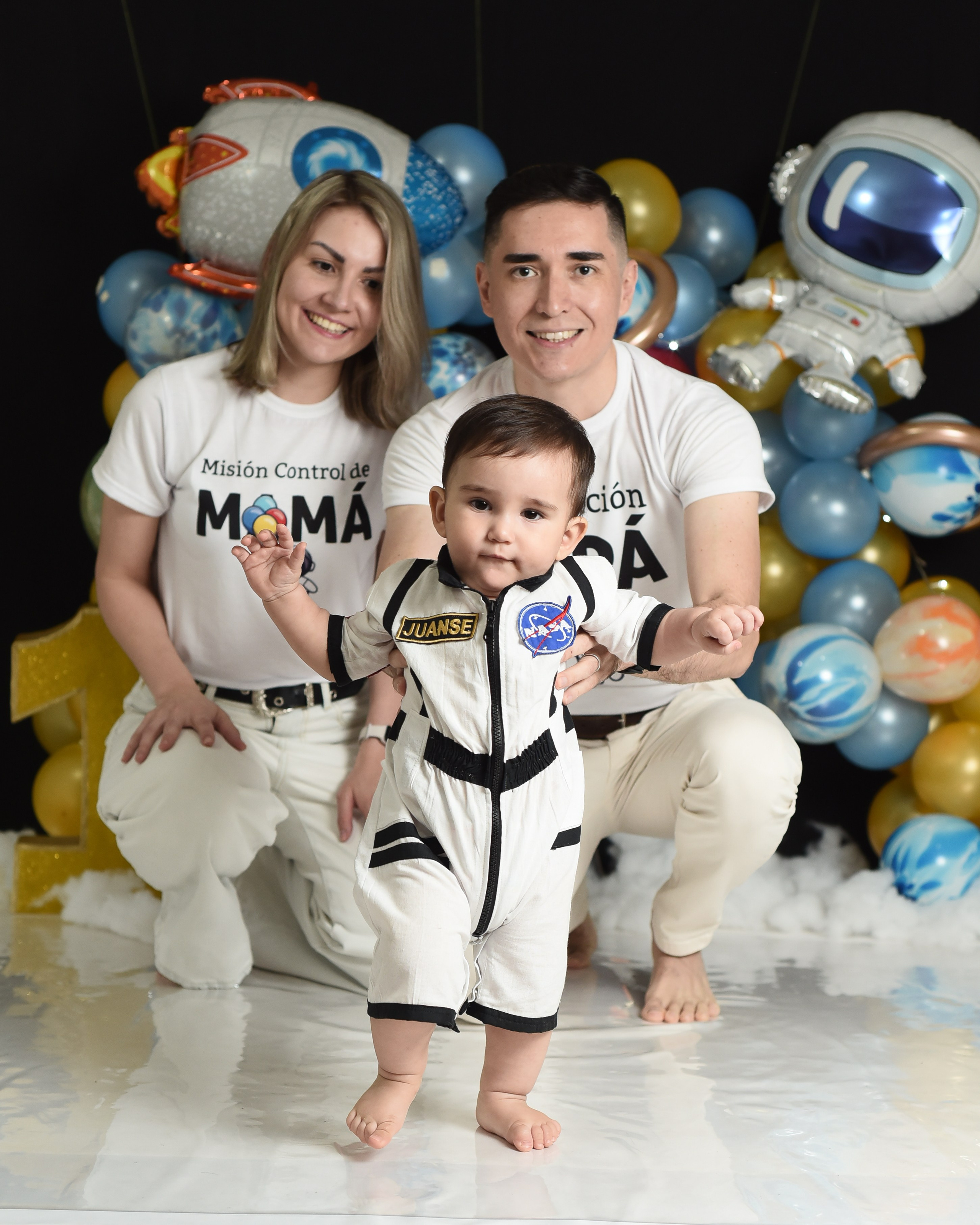 Sesión 1er año de Juan. Temática: Astronauta. Fotografo de casamiento en misiones y fotógrafo de familia  Posadas