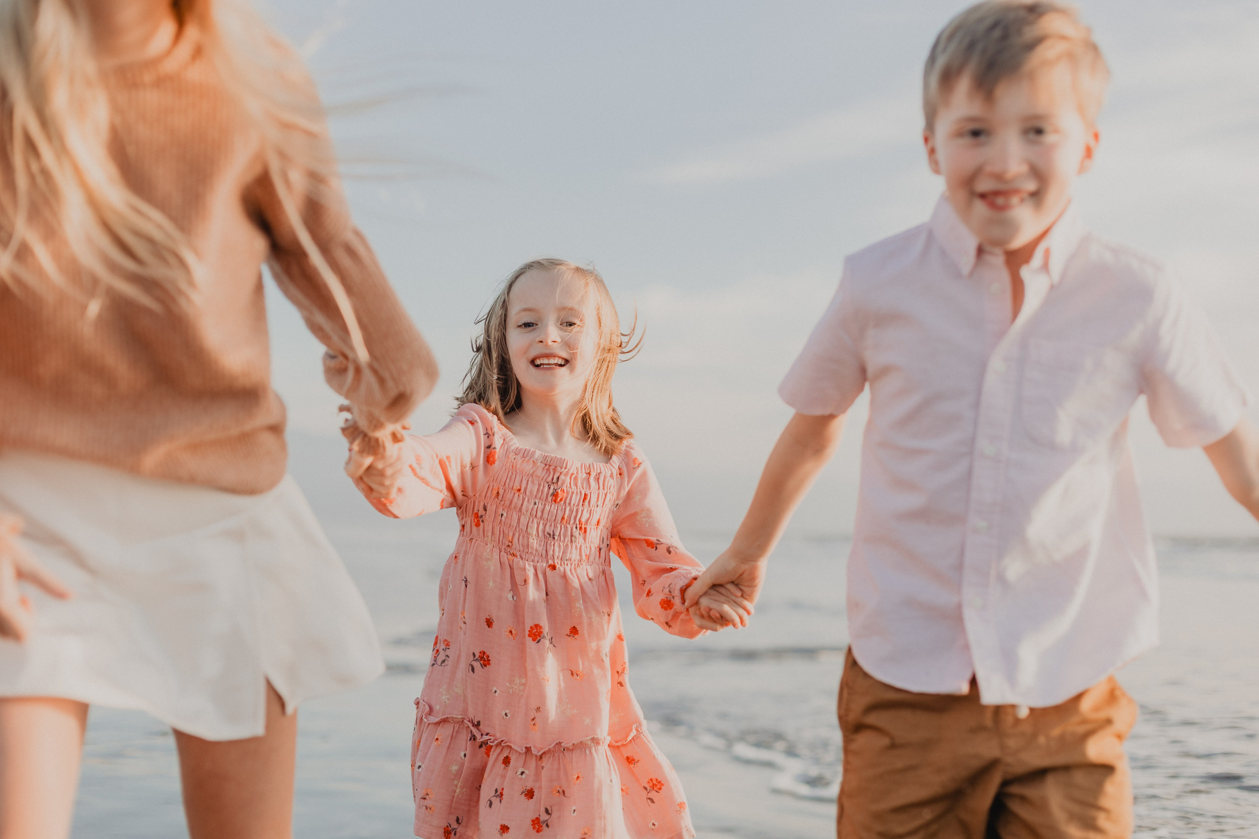 Laughter, Sand, and Sea: A Family Session in Nuevo Vallarta. Fotógrafo de Bodas en Puerto Vallarta y Riviera Nayarit | VL photo & film