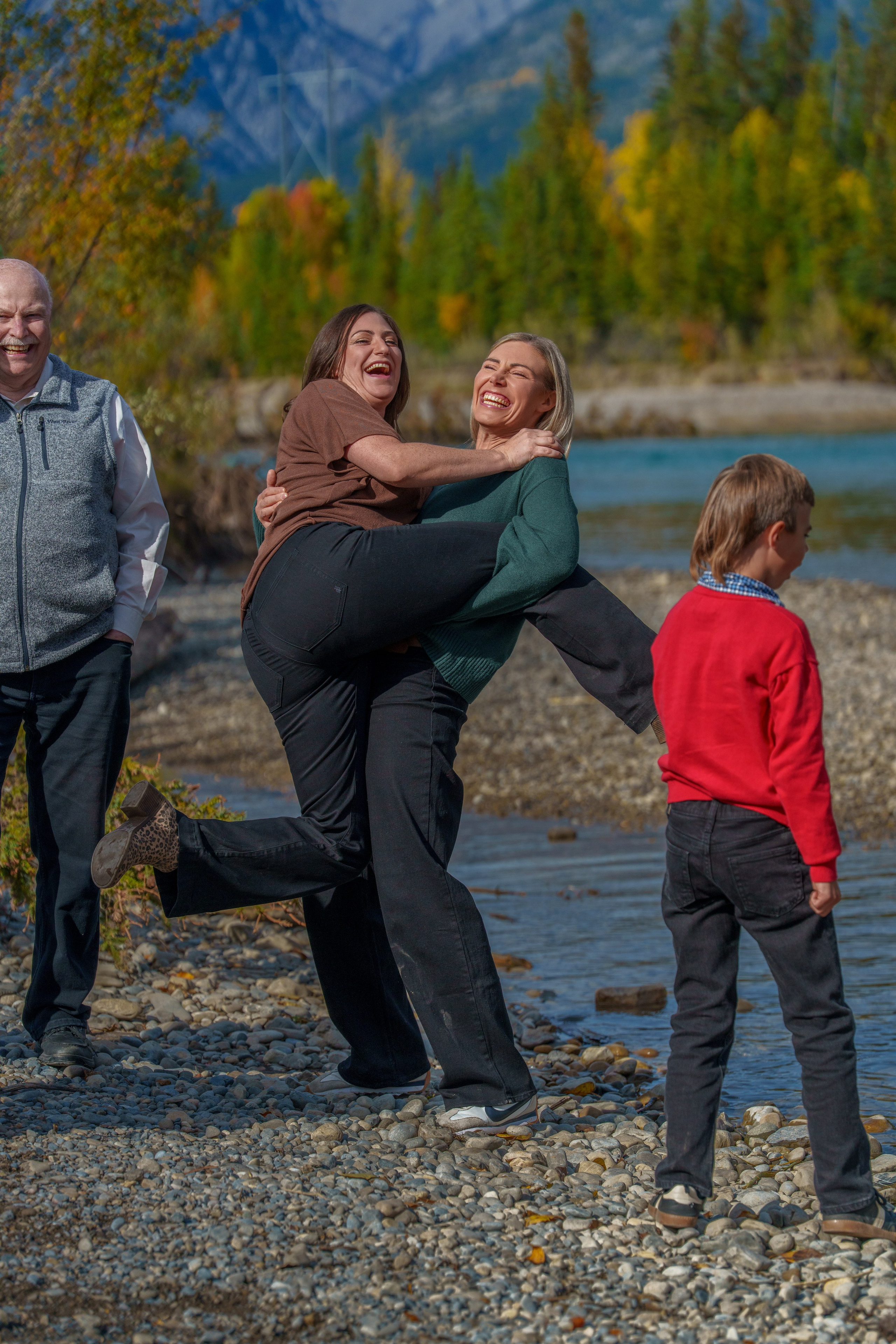 Anna’s Family. Engagement, Wedding & Family Photographer in Calgary | allo Photography