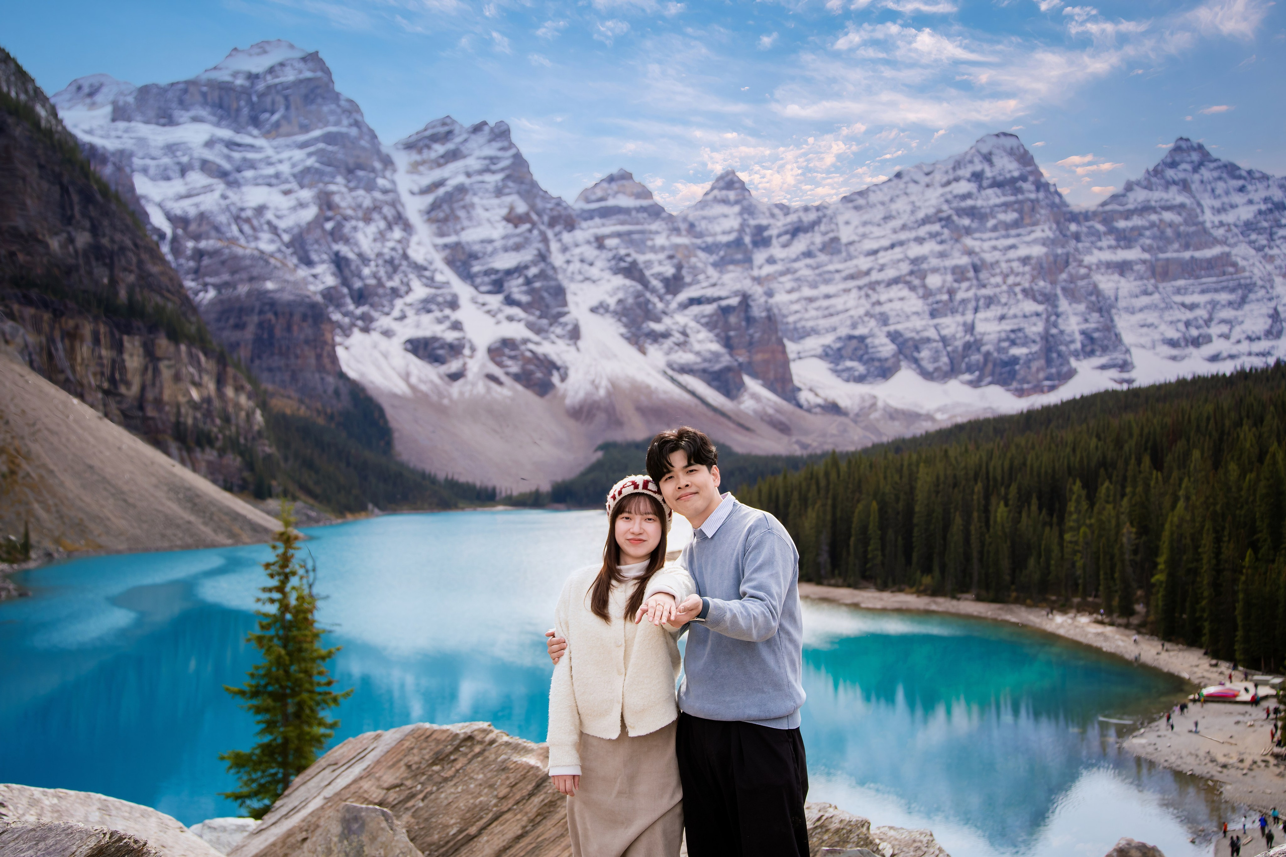 Moraine Lake & Lake Louise Photographer | Surprise Proposals, Family & Groups Photo Sessions in Banff, Alberta | allo Photography