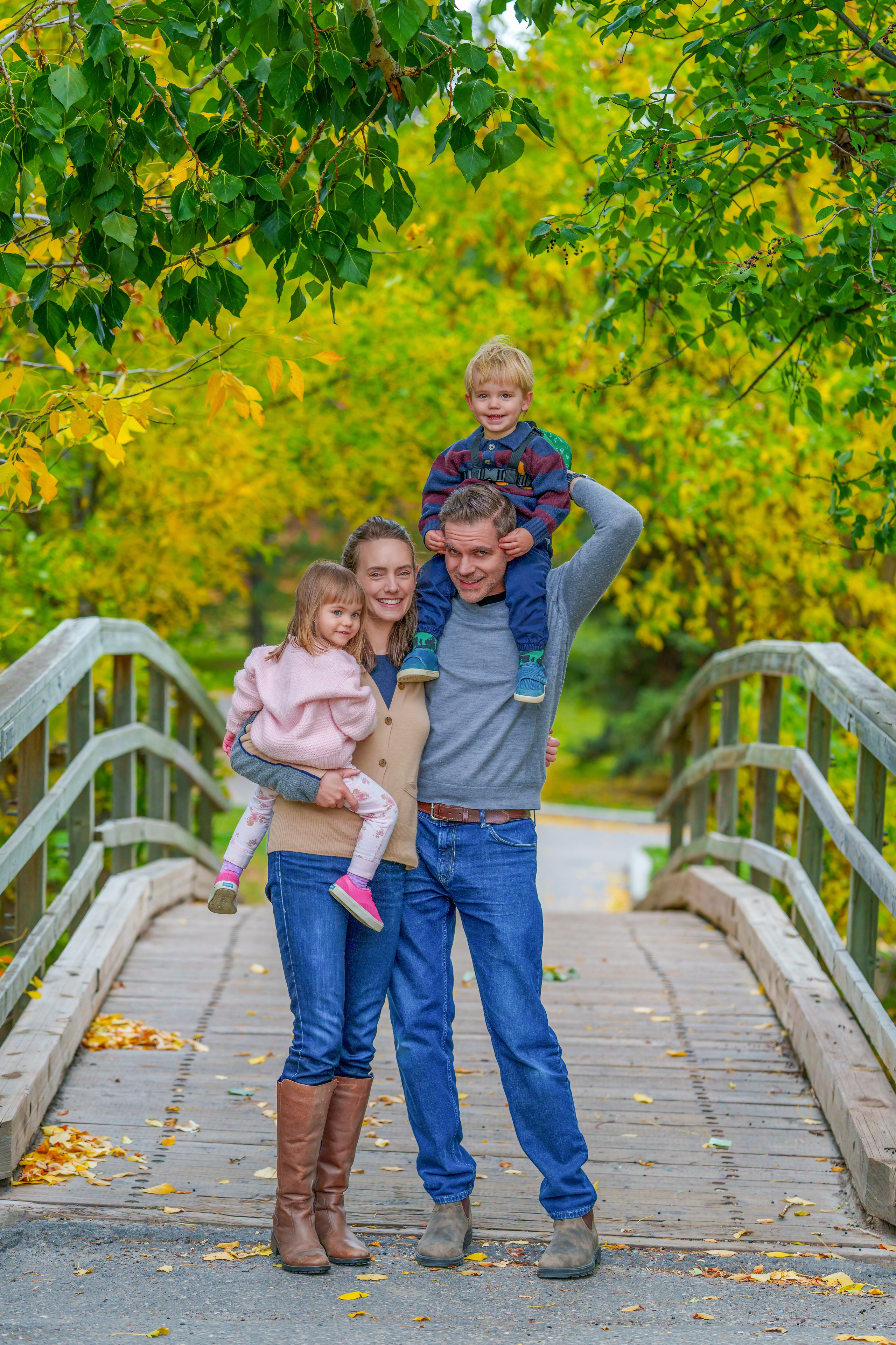 Mckay Family. Engagement, Wedding & Family Photographer in Calgary | allo Photography
