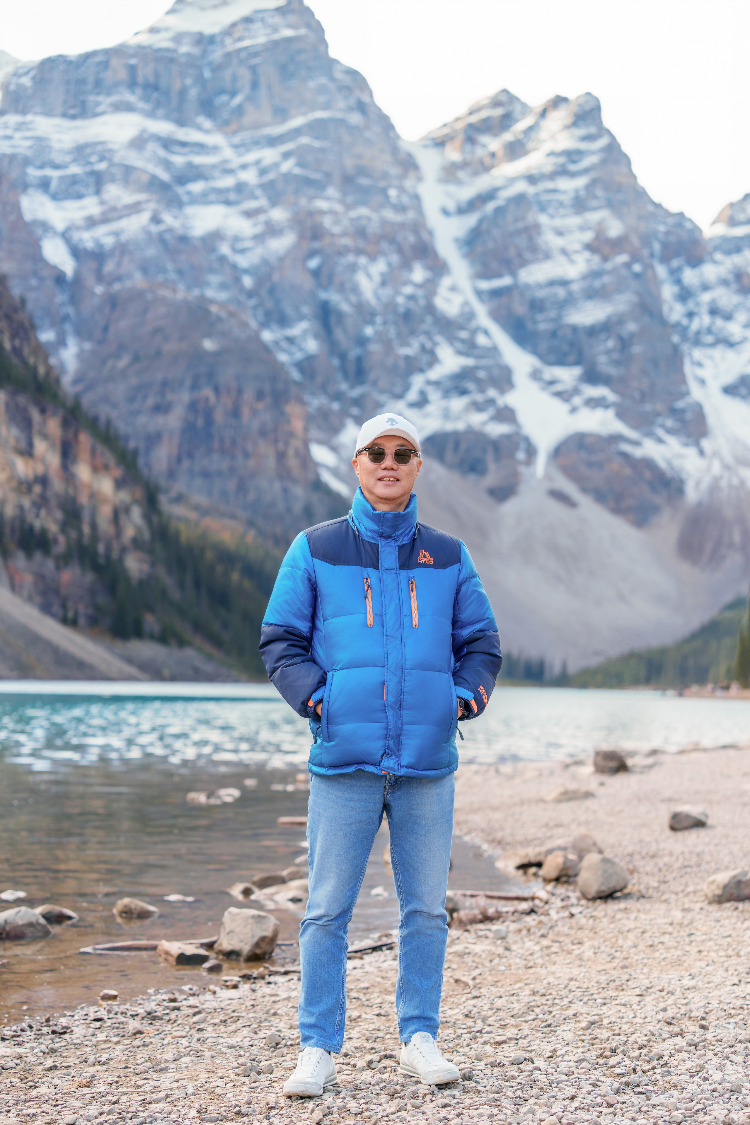 Jona’s Friends — Moraine Lake / Banff. Engagement, Wedding & Family Photographer in Calgary | allo Photography